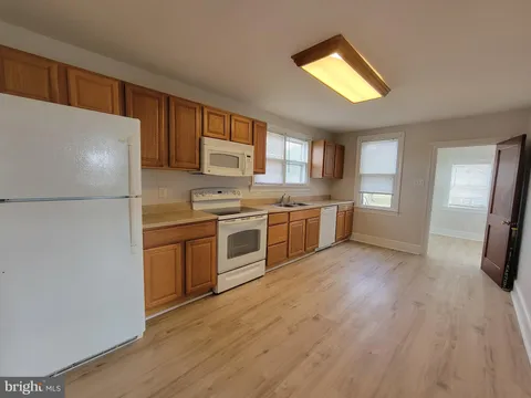MLS: DENC2078206