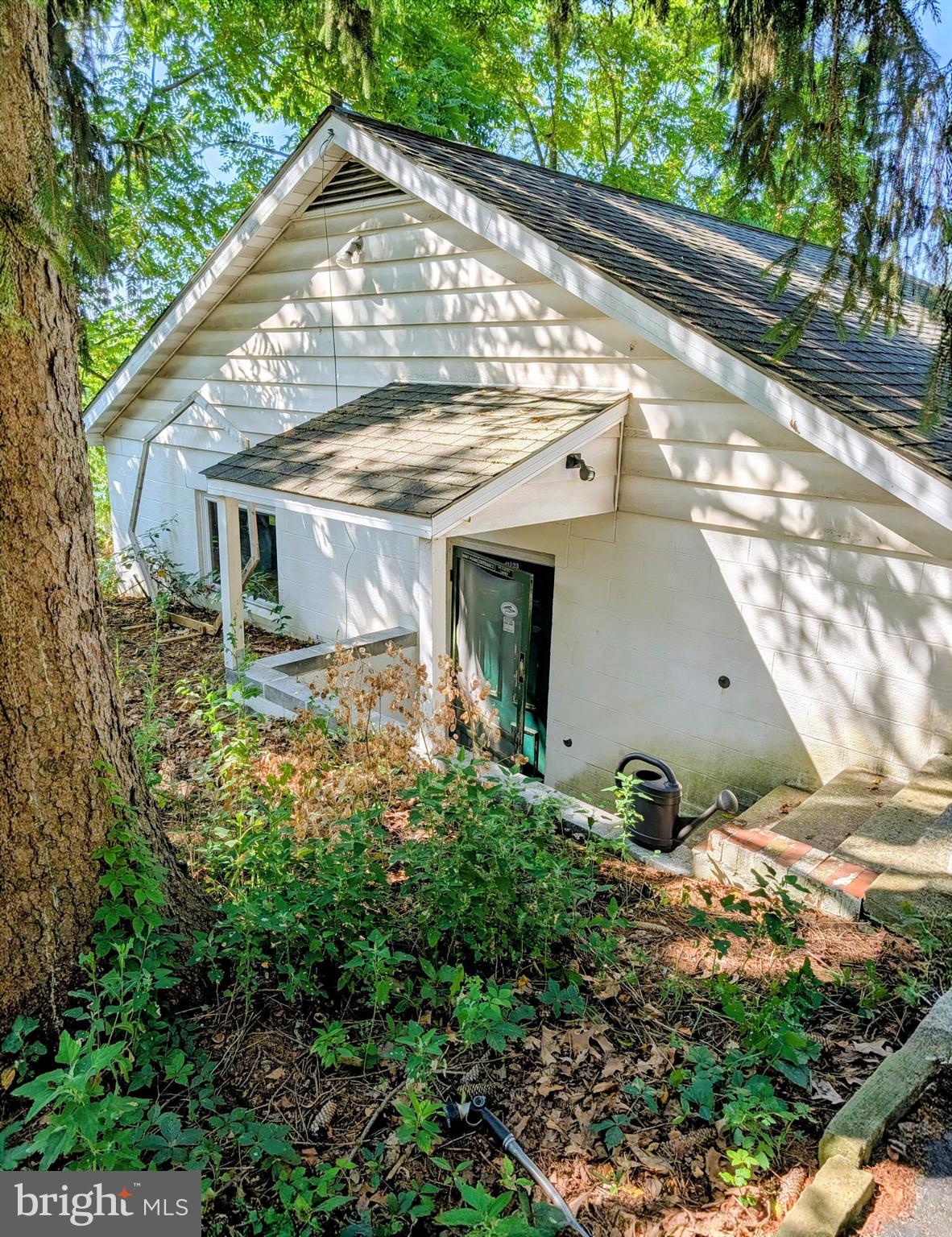 52 LINDEN STREET