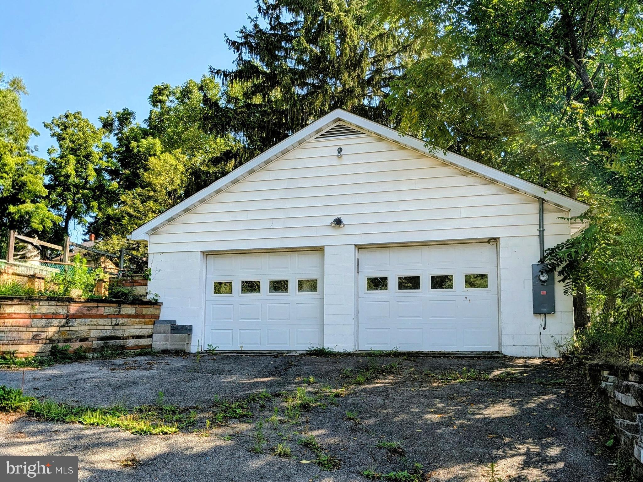 52 LINDEN STREET