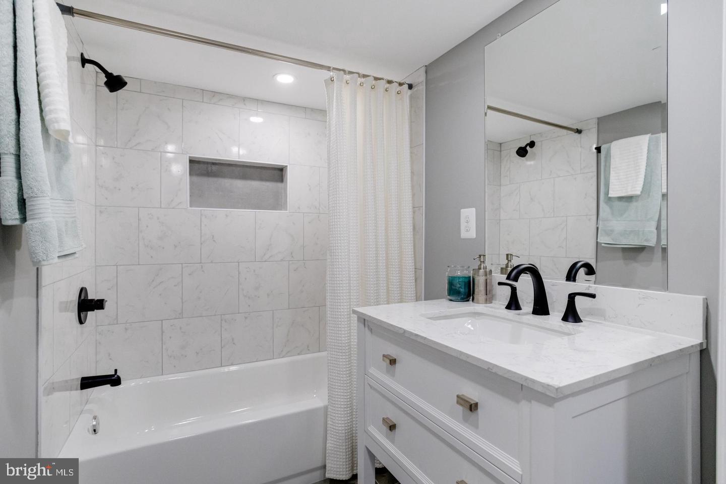 HIGHLANDTOWN - Residential Lease