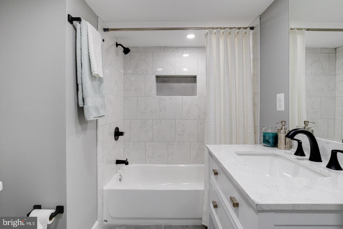 HIGHLANDTOWN - Residential Lease