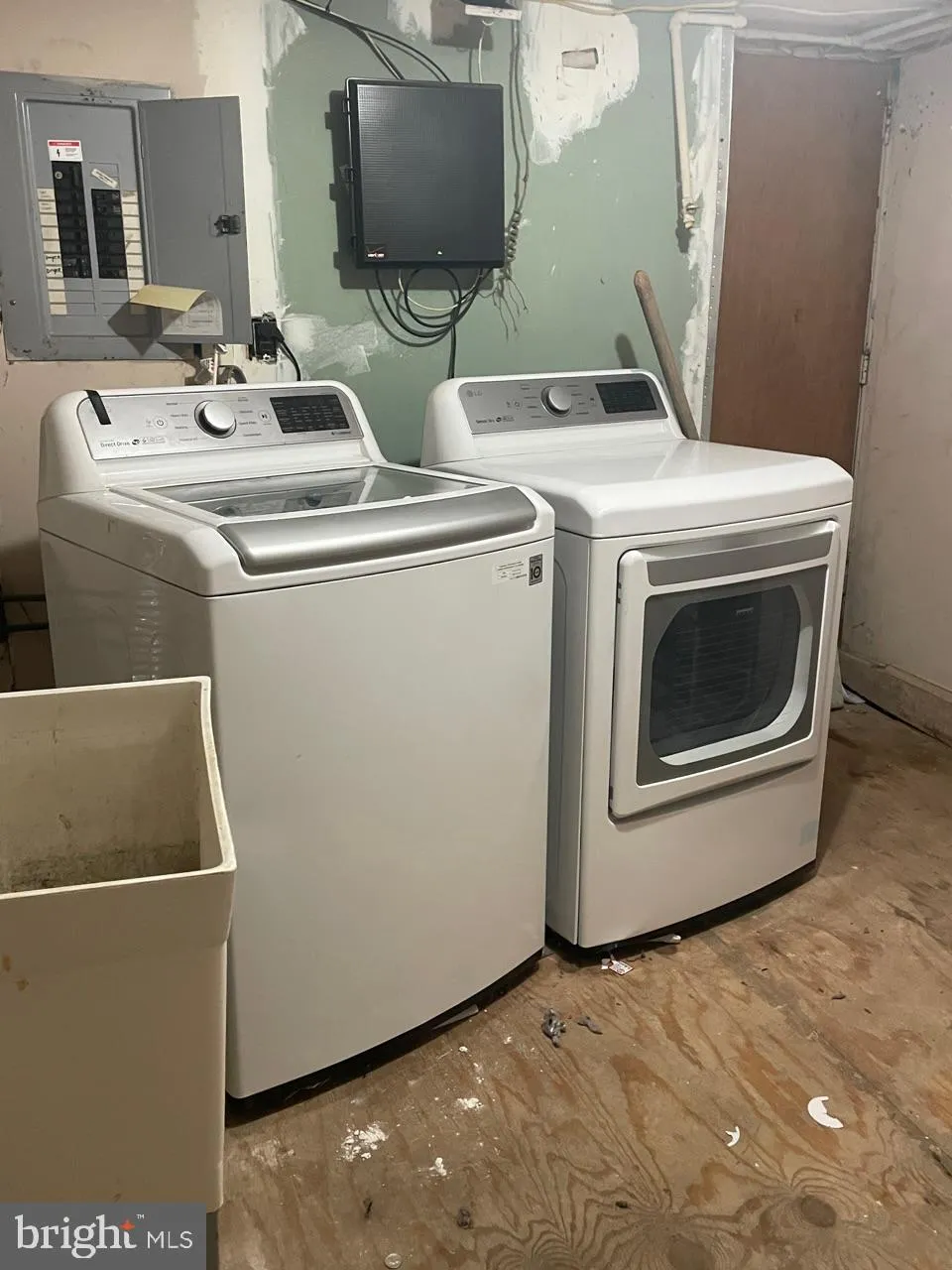 Philadelphia, Pennsylvania 19140, United States, 3 Bedrooms Bedrooms, ,2 BathroomsBathrooms,Residential,Active,218755