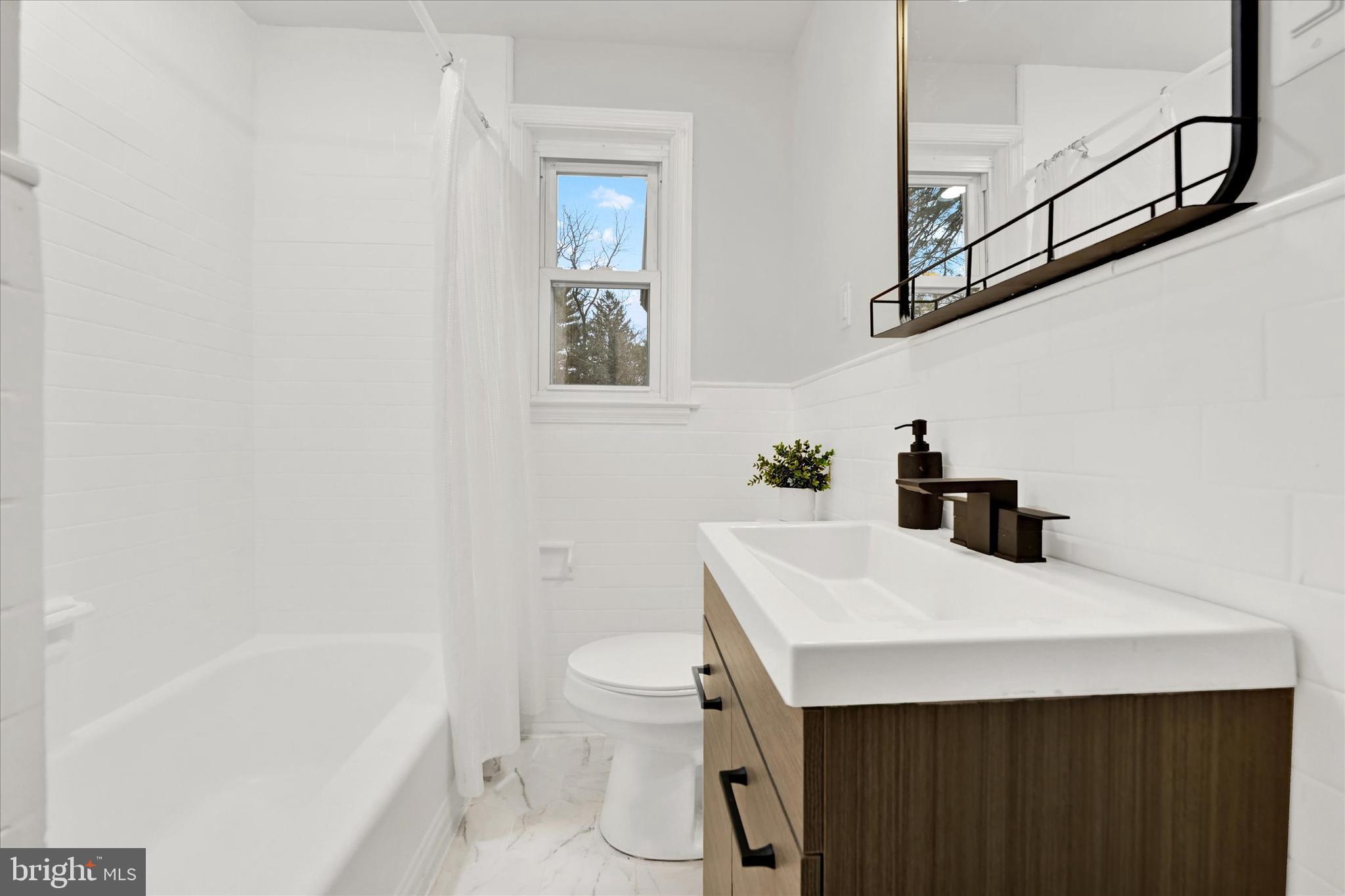 COLONIAL GARDENS - Residential