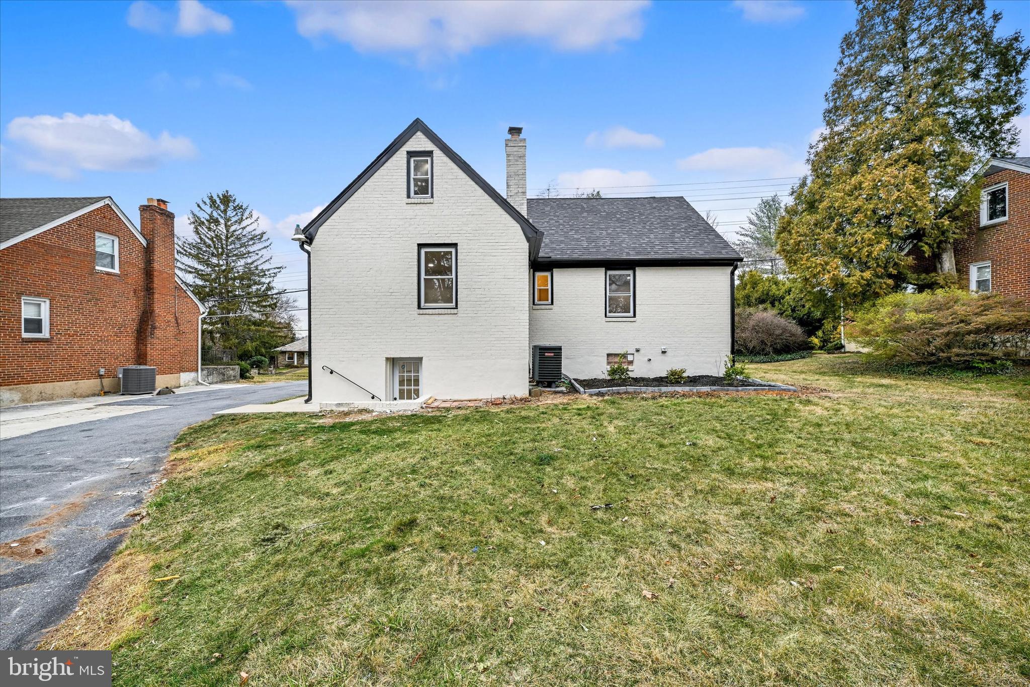 COLONIAL GARDENS - Residential