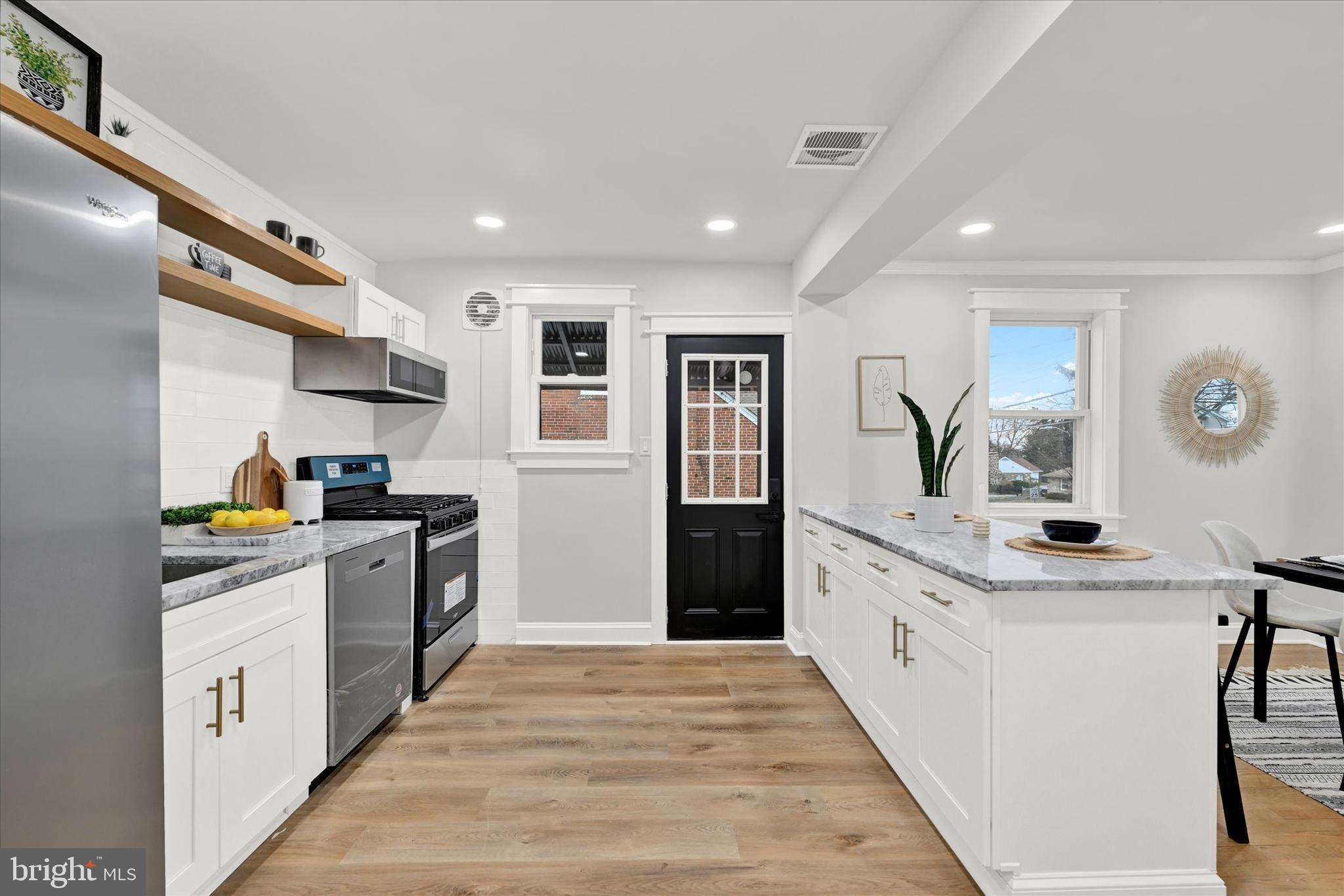 COLONIAL GARDENS - Residential