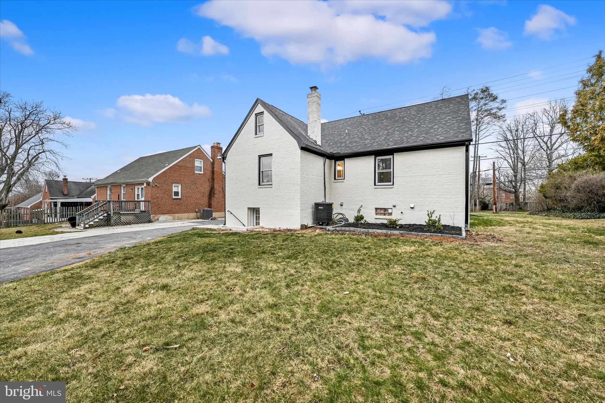 COLONIAL GARDENS - Residential