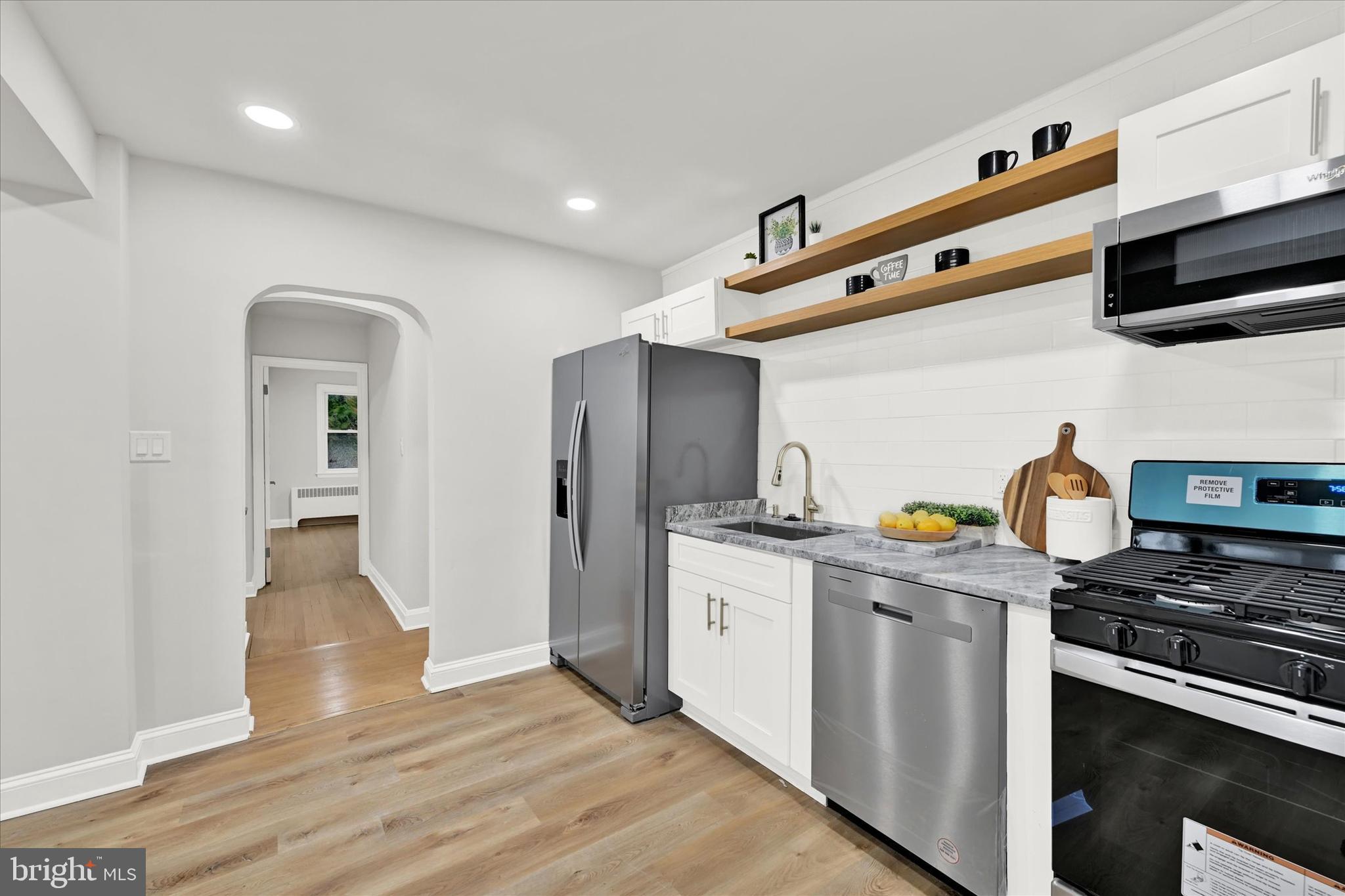 COLONIAL GARDENS - Residential