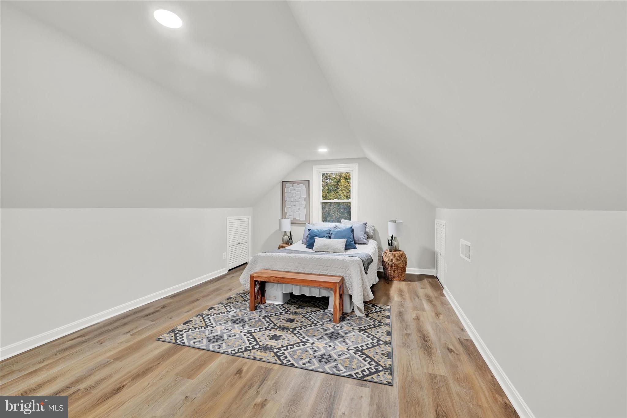 COLONIAL GARDENS - Residential