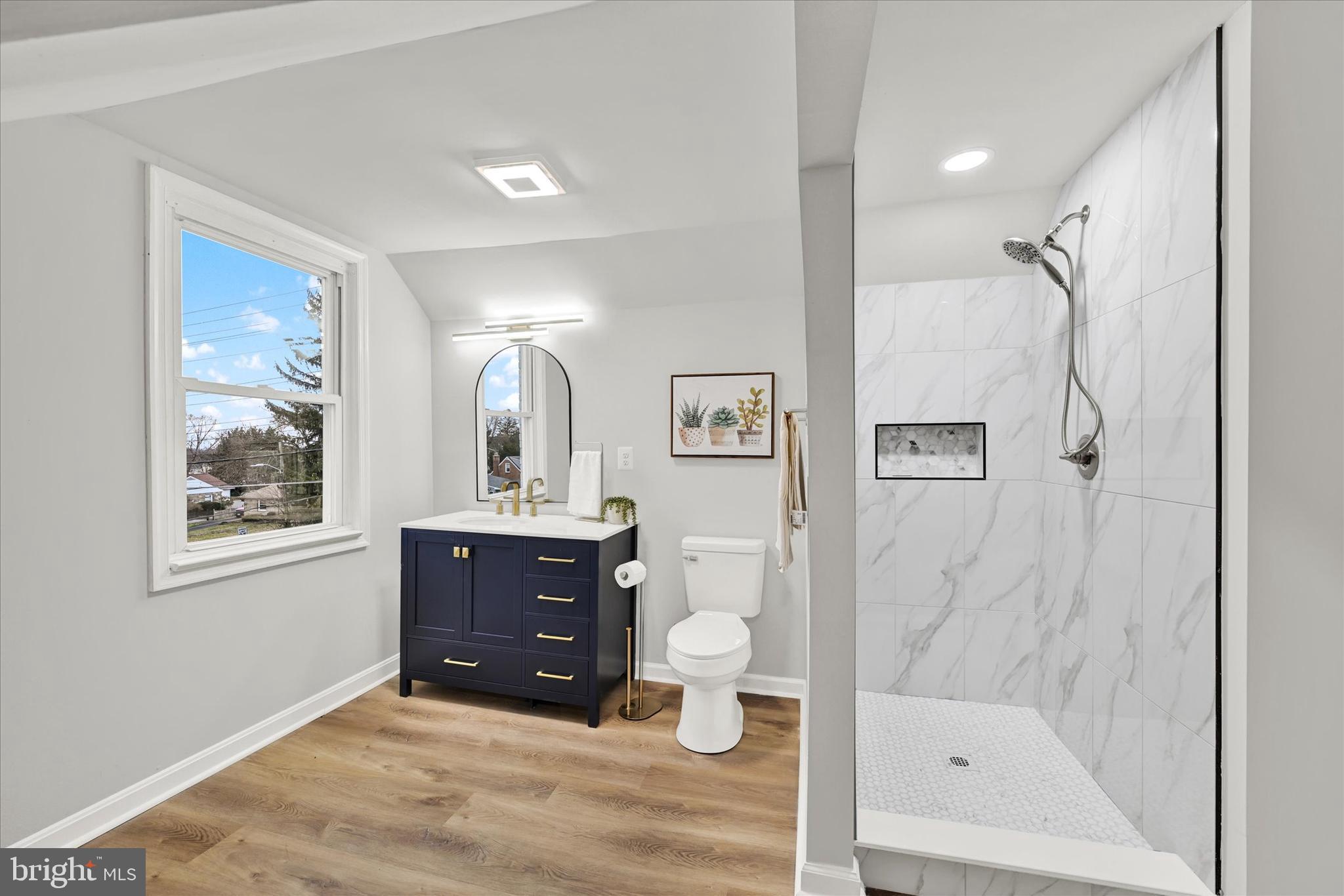 COLONIAL GARDENS - Residential