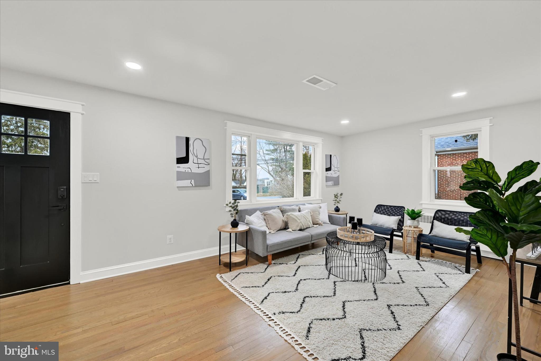 COLONIAL GARDENS - Residential