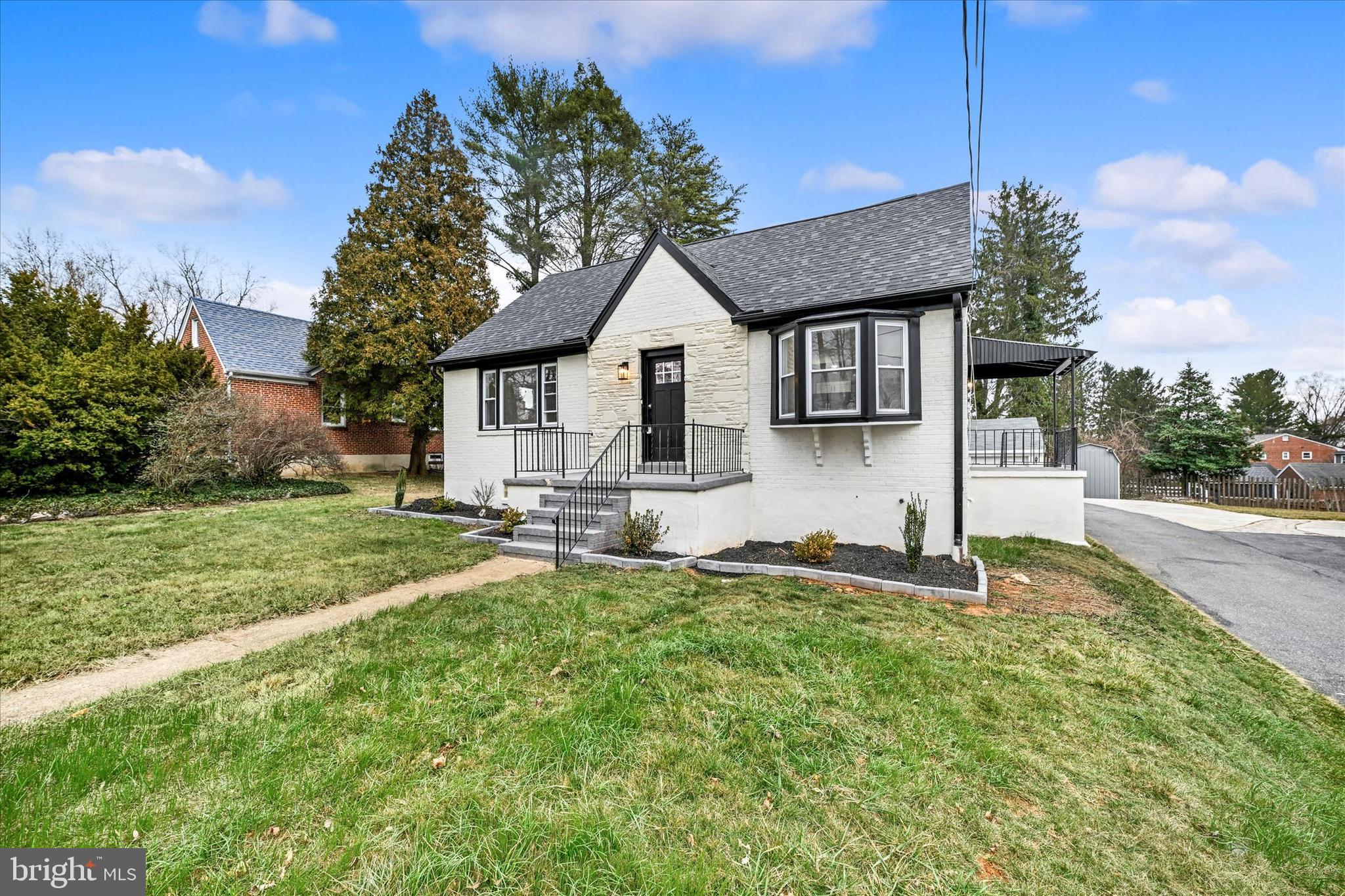 COLONIAL GARDENS - Residential