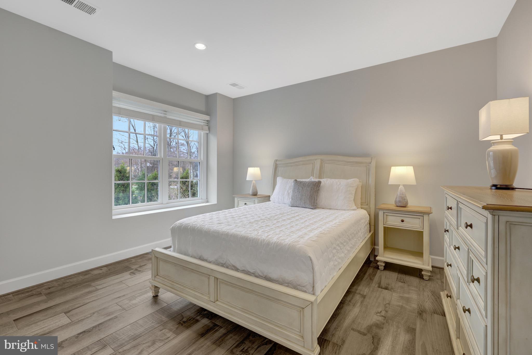 SENECA GREEN - Residential