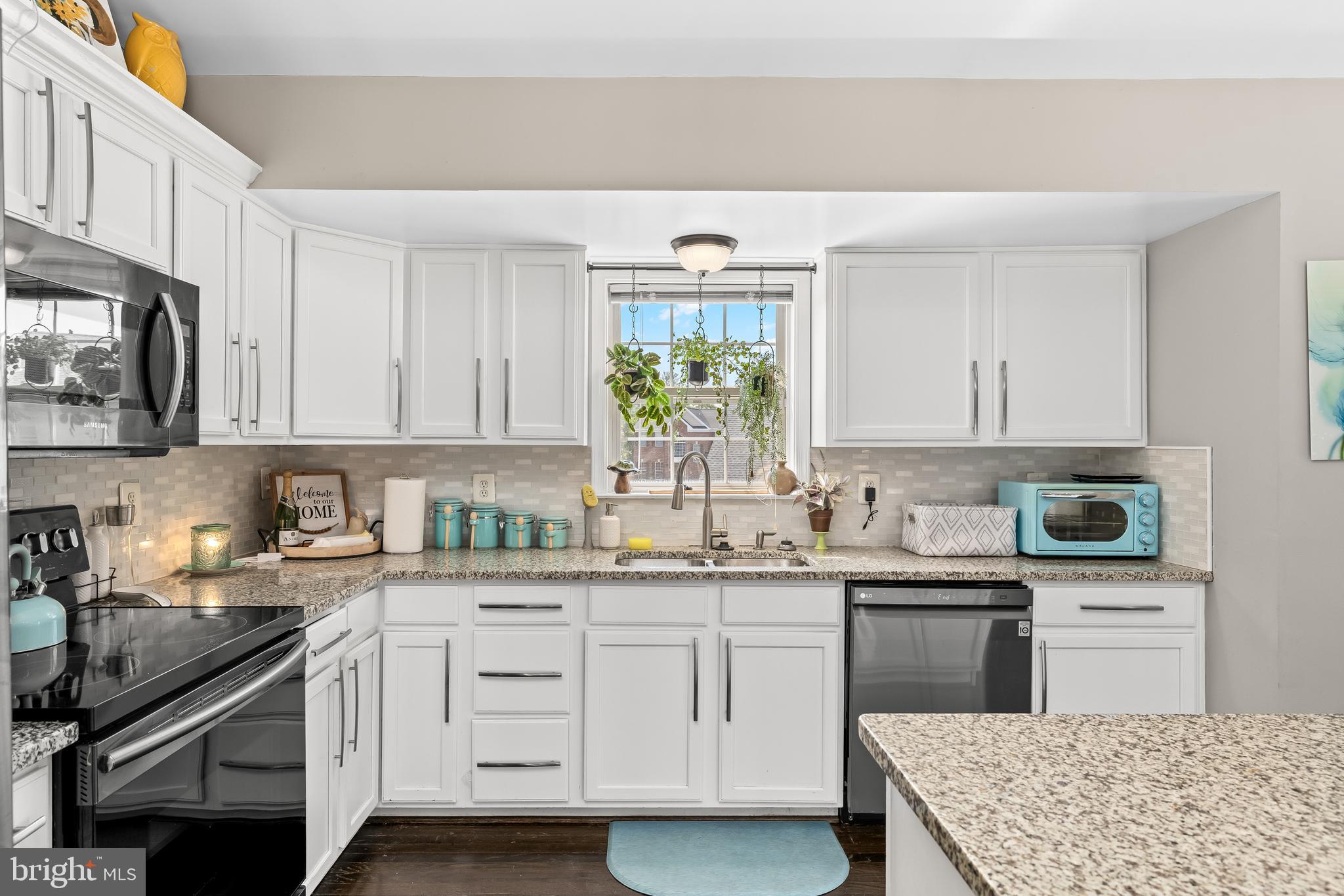 STRATFORD PLACE - Residential