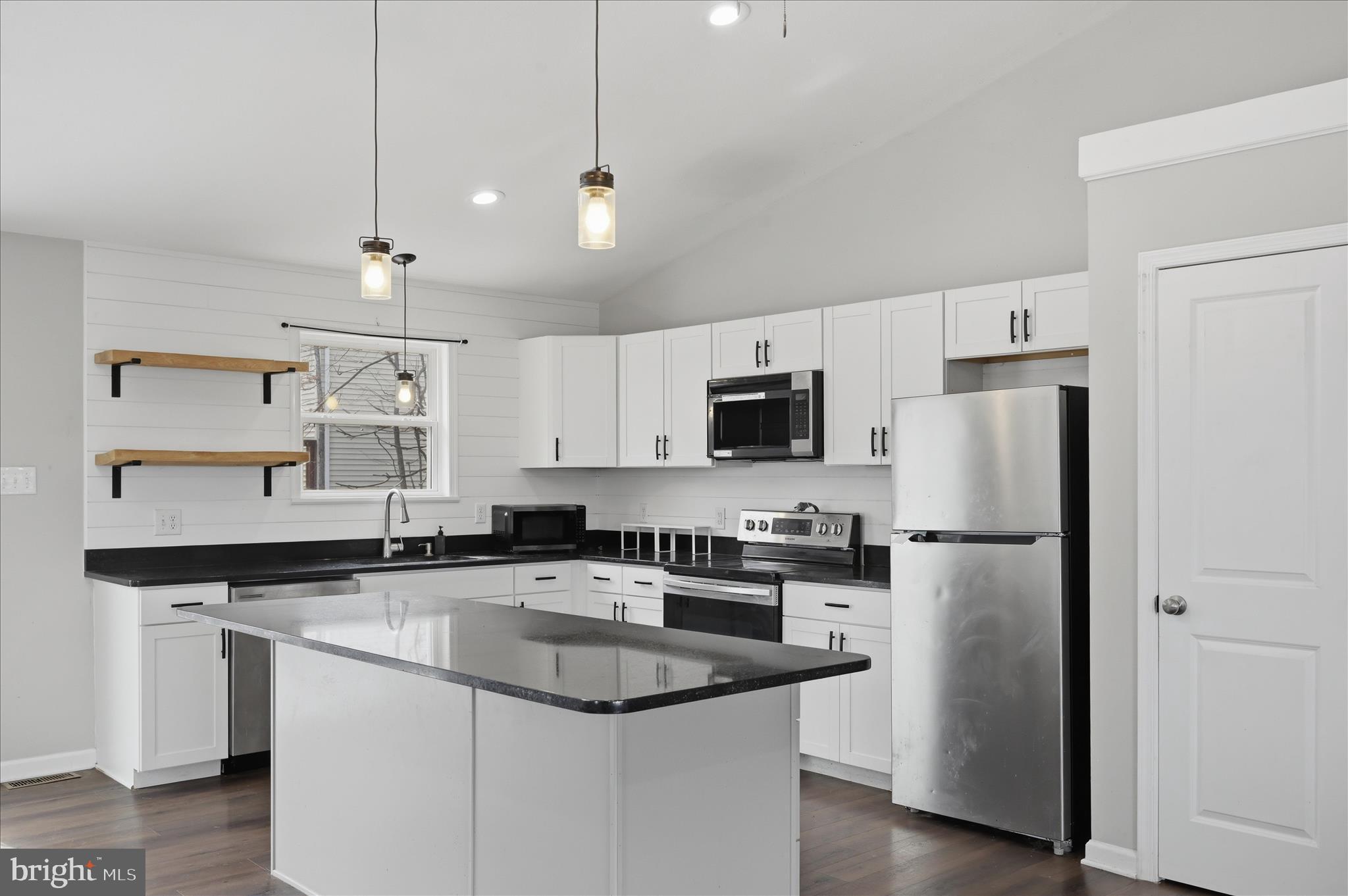 LAKE HOLIDAY ESTATES - Residential