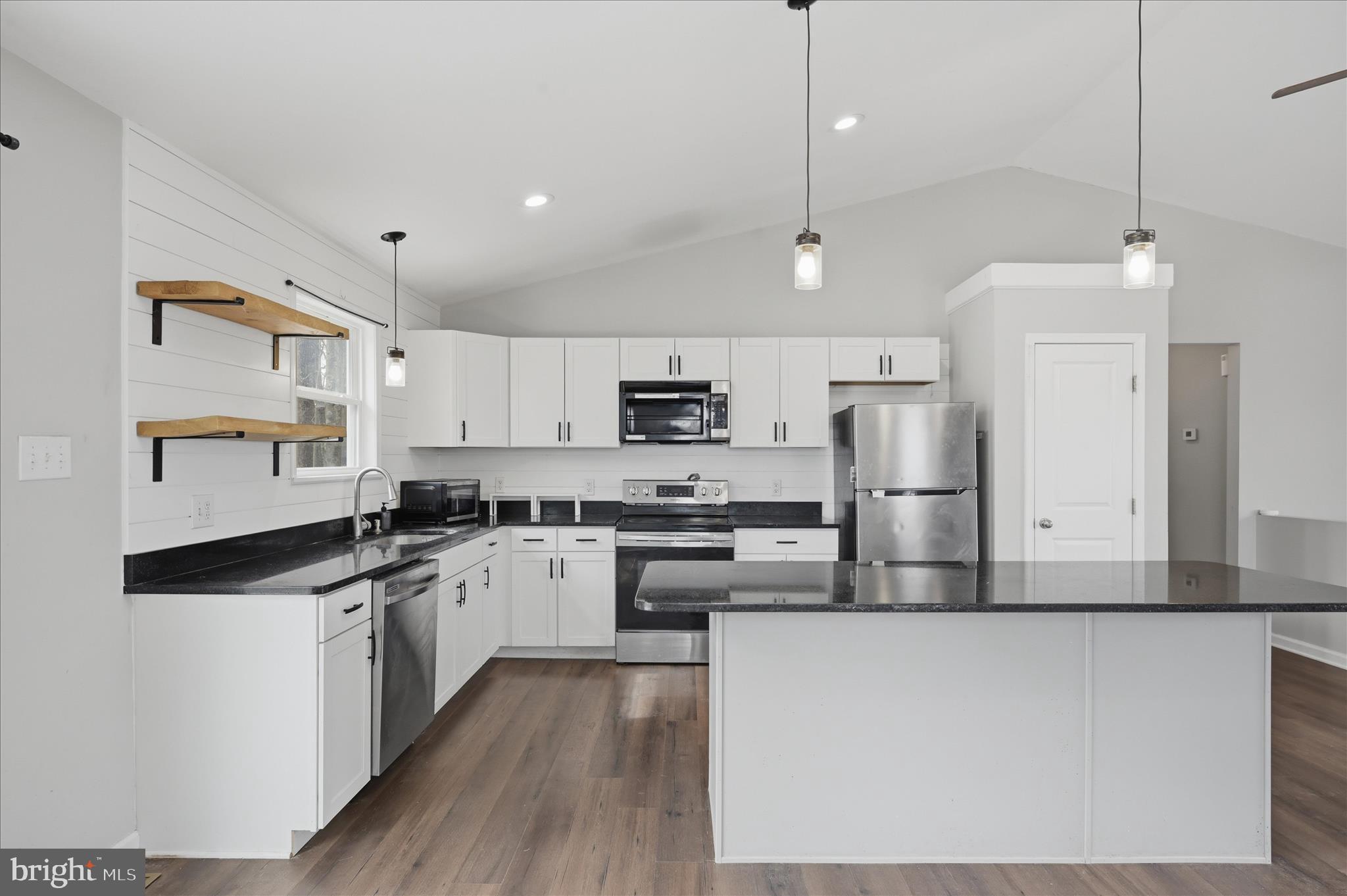 LAKE HOLIDAY ESTATES - Residential