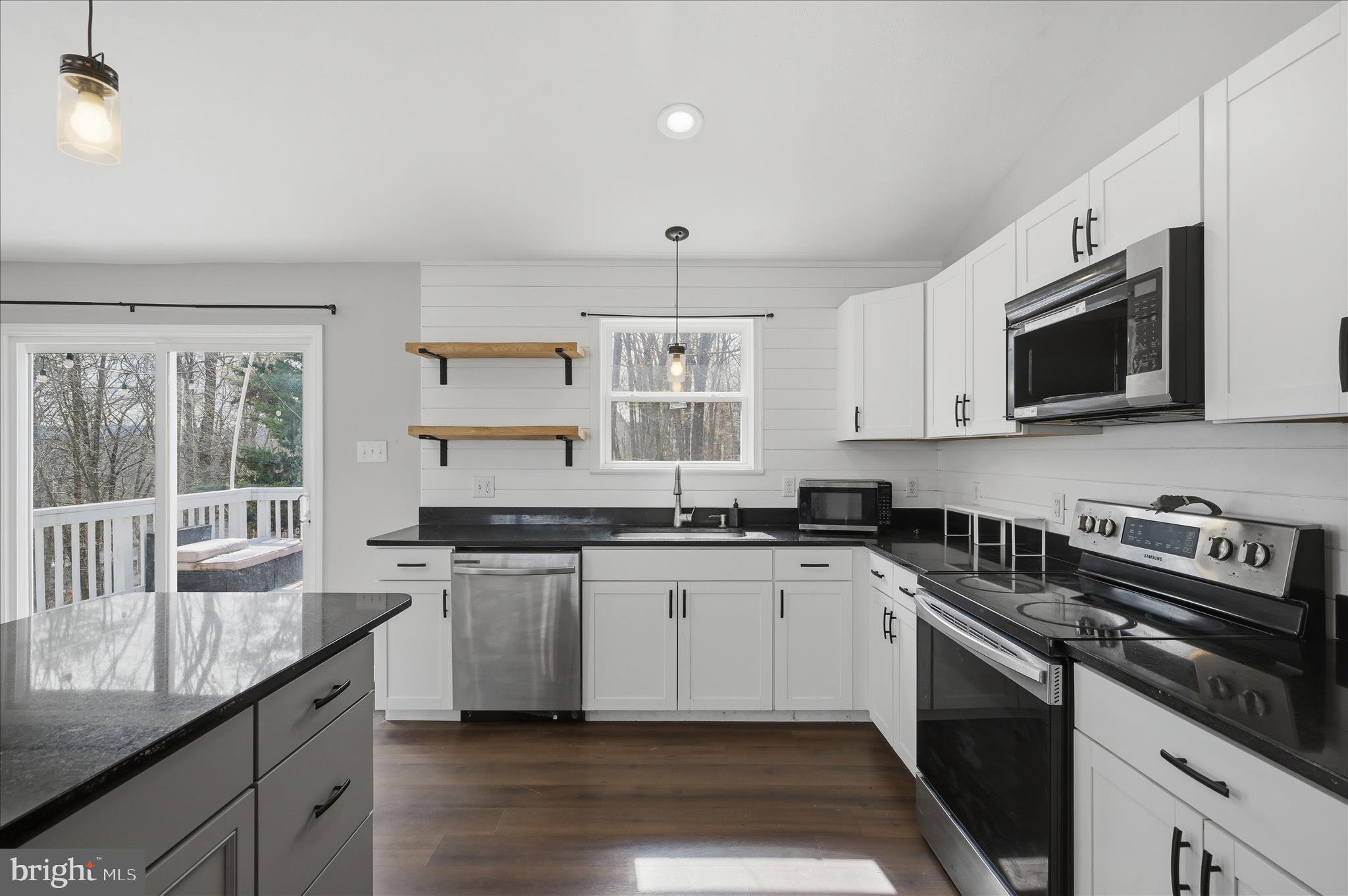 LAKE HOLIDAY ESTATES - Residential