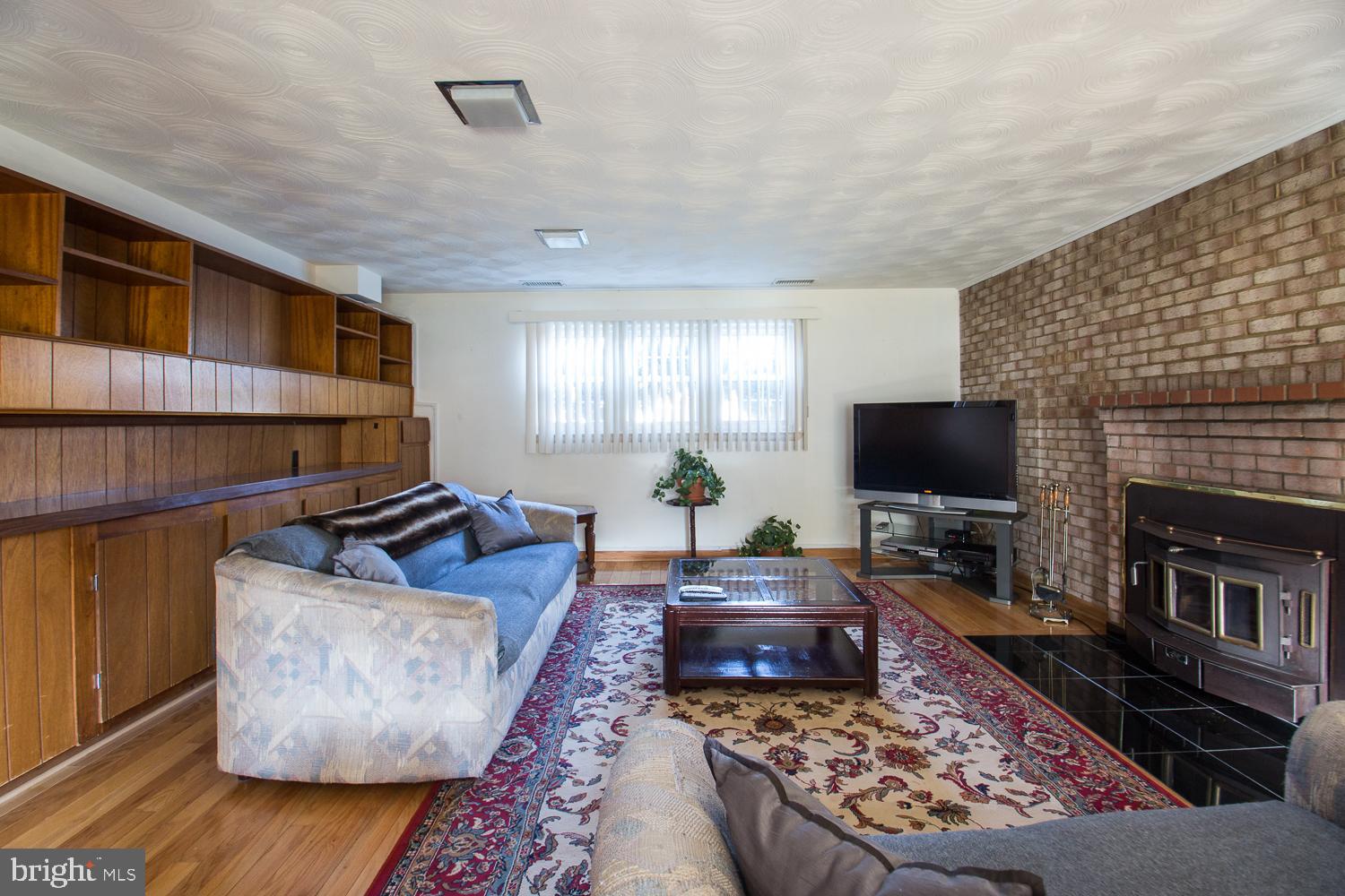 HIDEAWAY PARK - Residential Lease