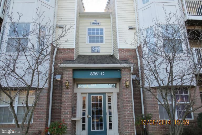Situated in Largo Town center this location can't be beat. It features new laminate floors, generous sized bedrooms and closets, fireplace and a deck. Just off the beltway, minutes to the metro and short distance to shopping and entertainment.