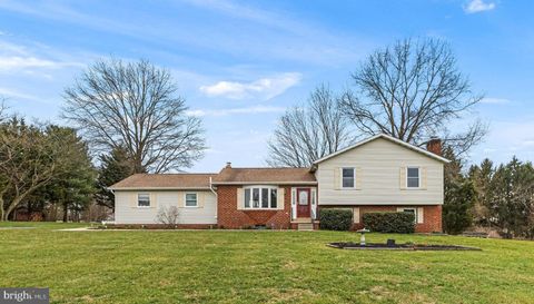 Homes For Sale - 3 Apple Valley Court<br/> Baltimore County, PARKTON, MD 21120