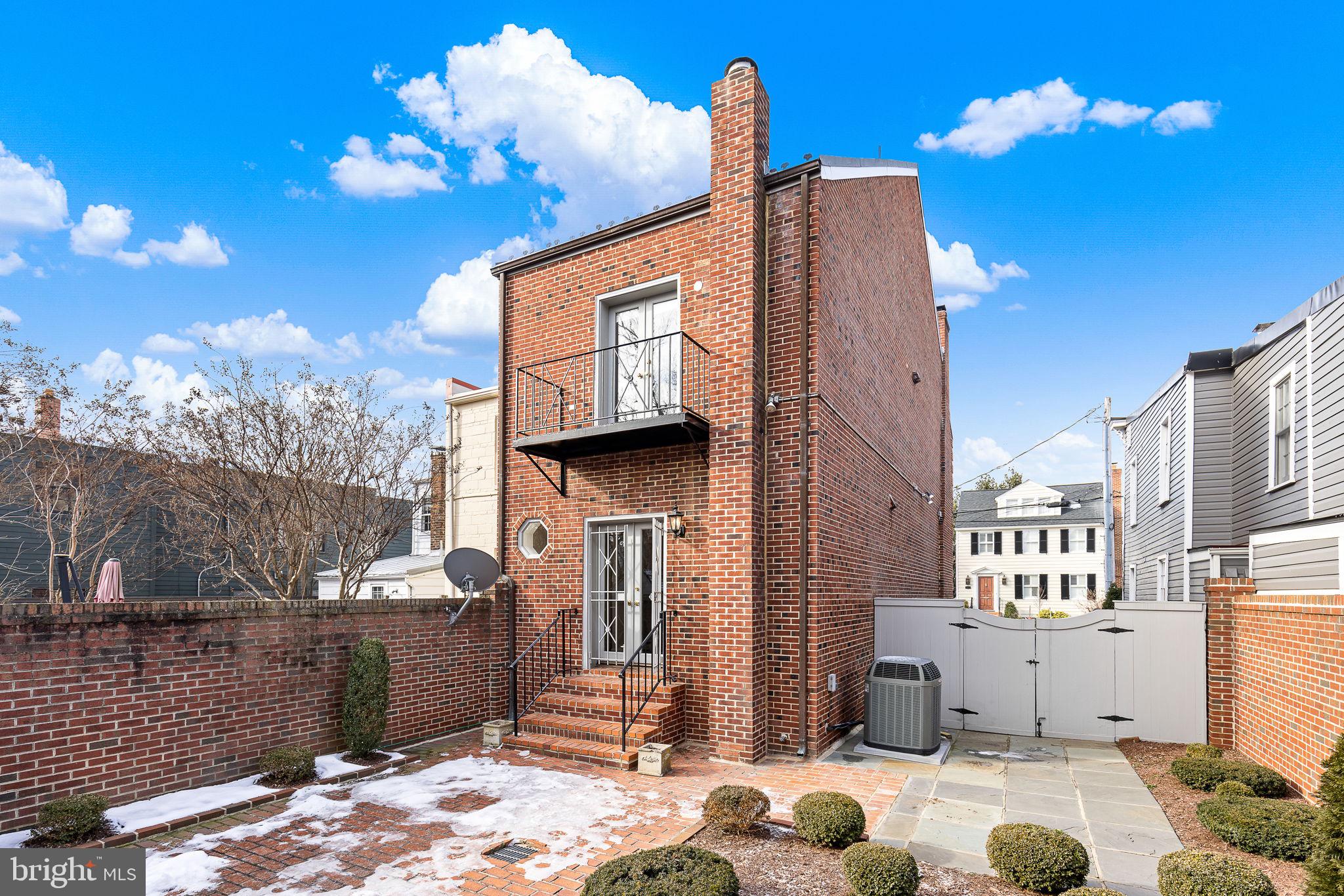 OLD TOWN ALEXANDRIA - Residential