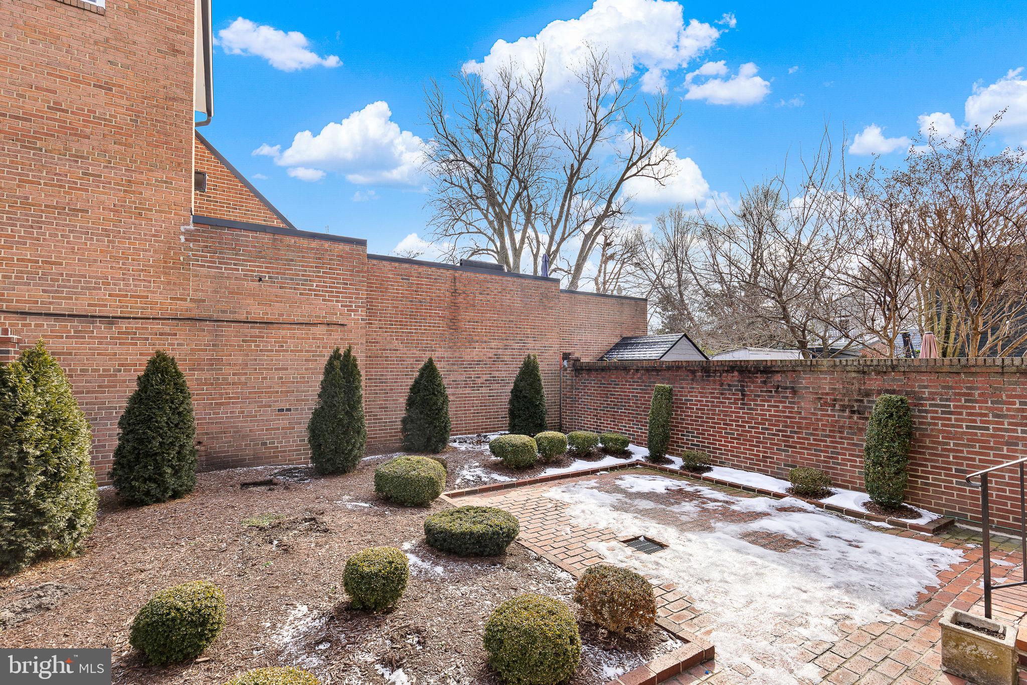 OLD TOWN ALEXANDRIA - Residential