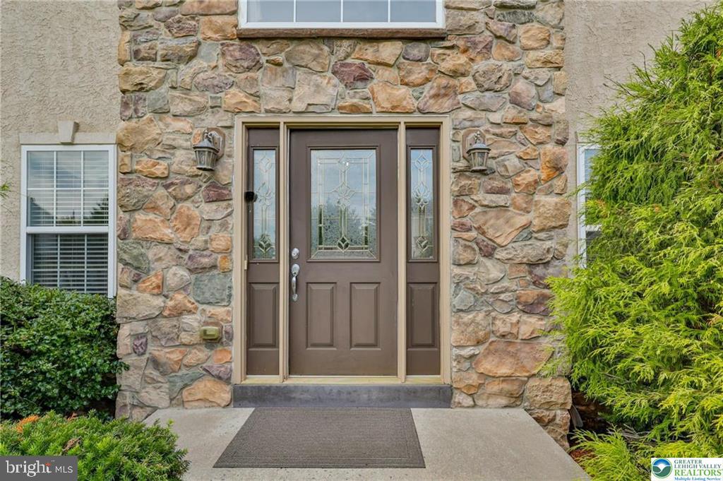 1642 WINDMILL LANE