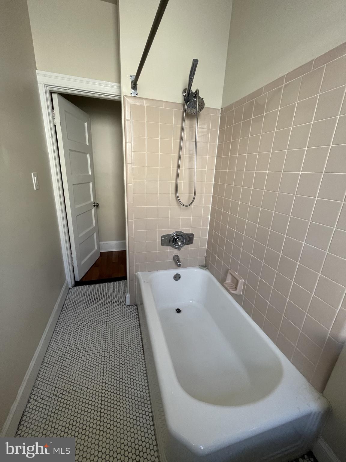 WALNUT HILL - Residential Lease