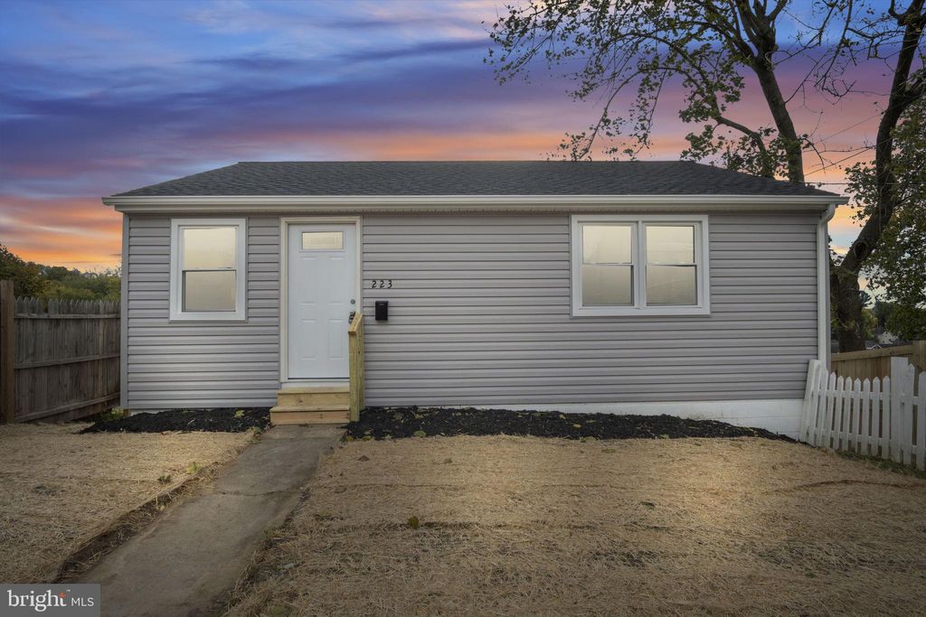 Photo of 223 Wayne Ave, WAYNESBORO, PA 17268 (MLS # PAFL2030956)