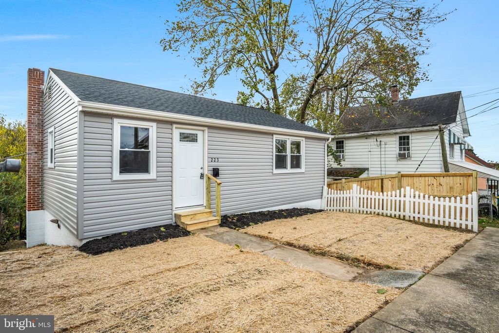 Photo of 223 Wayne Ave, WAYNESBORO, PA 17268 (MLS # PAFL2030956)