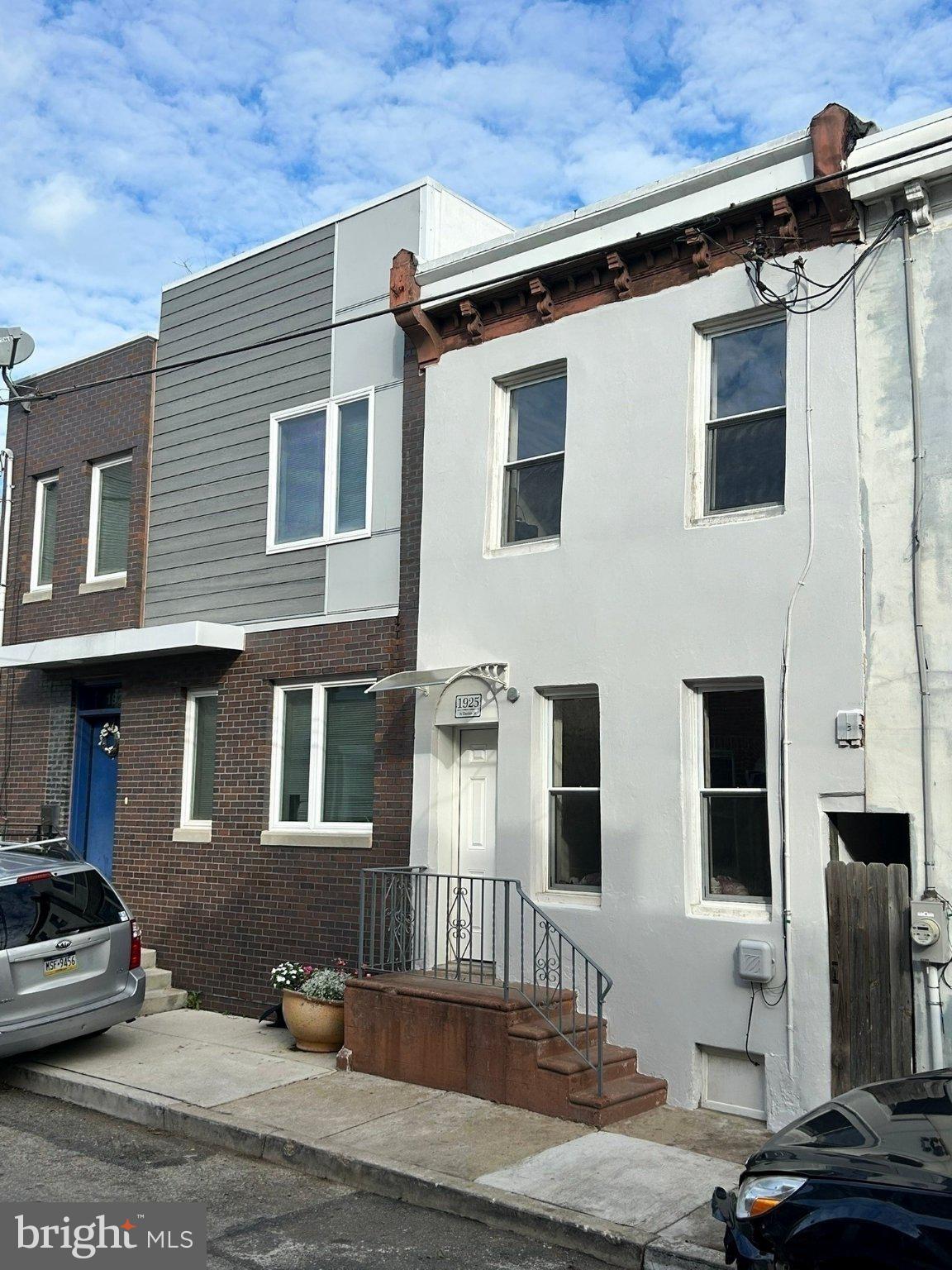 1925 N DARIEN STREET