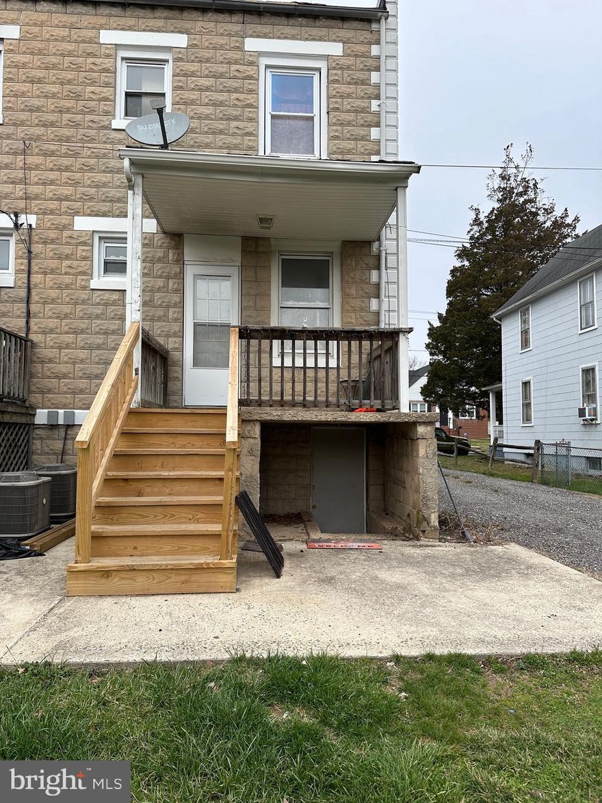 3203 Glenmore Ave -This move in ready renovated 1 bedroom 1 bathroom apartment is conveniently located close to shopping and major highways for commuters.


New carpet, fresh paint and all appliances. Off street parking  and unfinished basement for storage. Pets on case by case basis. No Pit bulls or cats