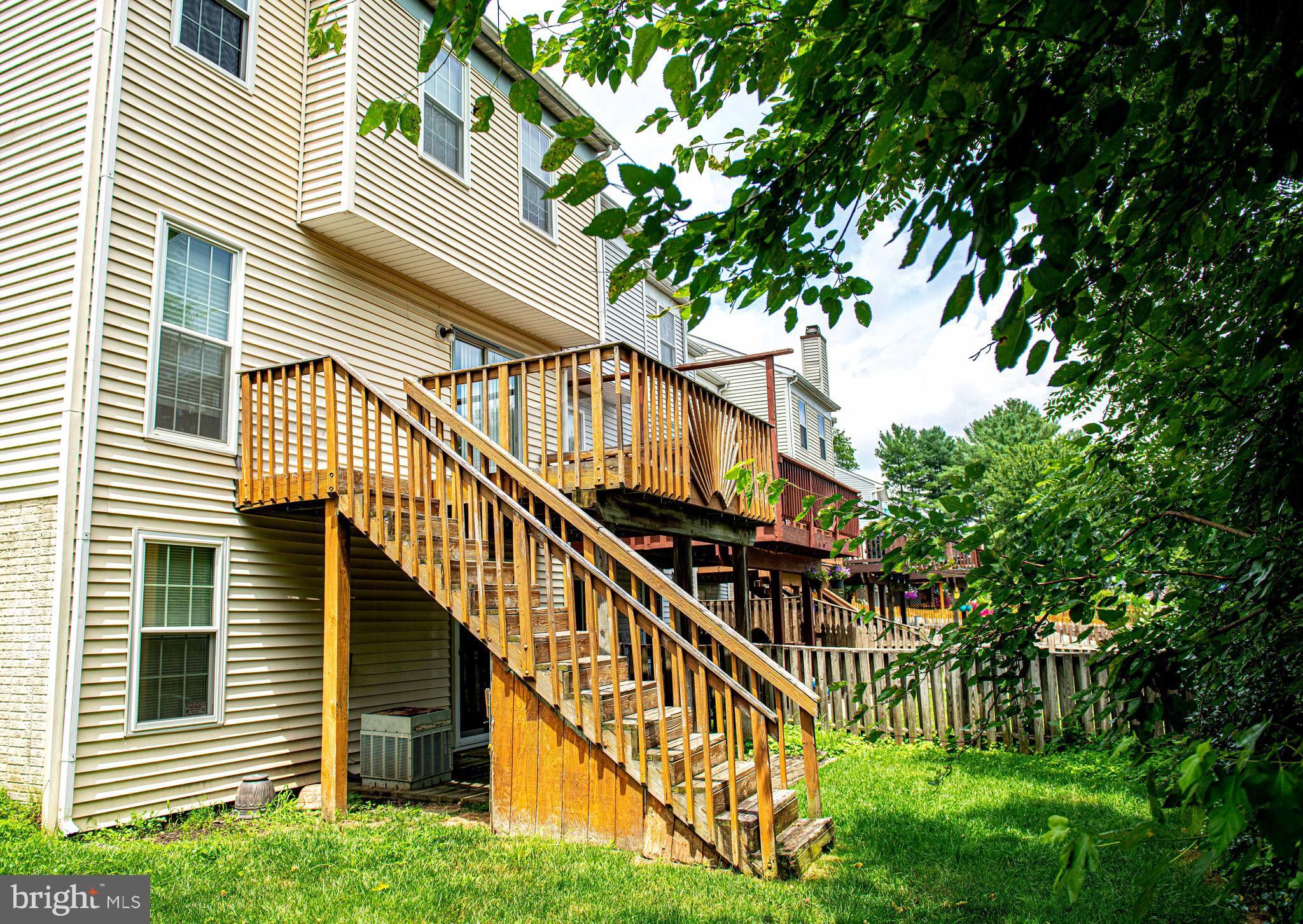 726 FARNHAM PLACE