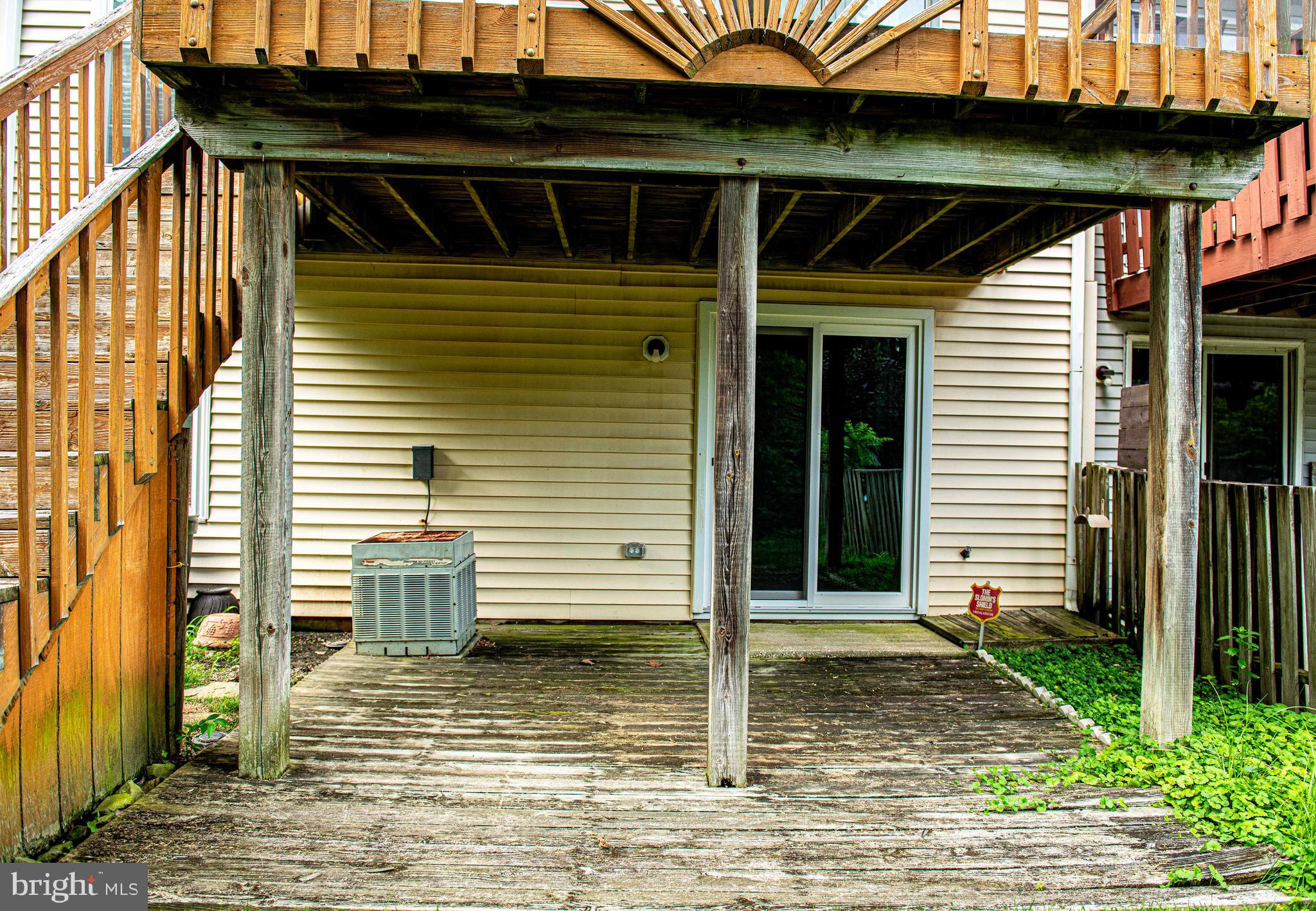 726 FARNHAM PLACE