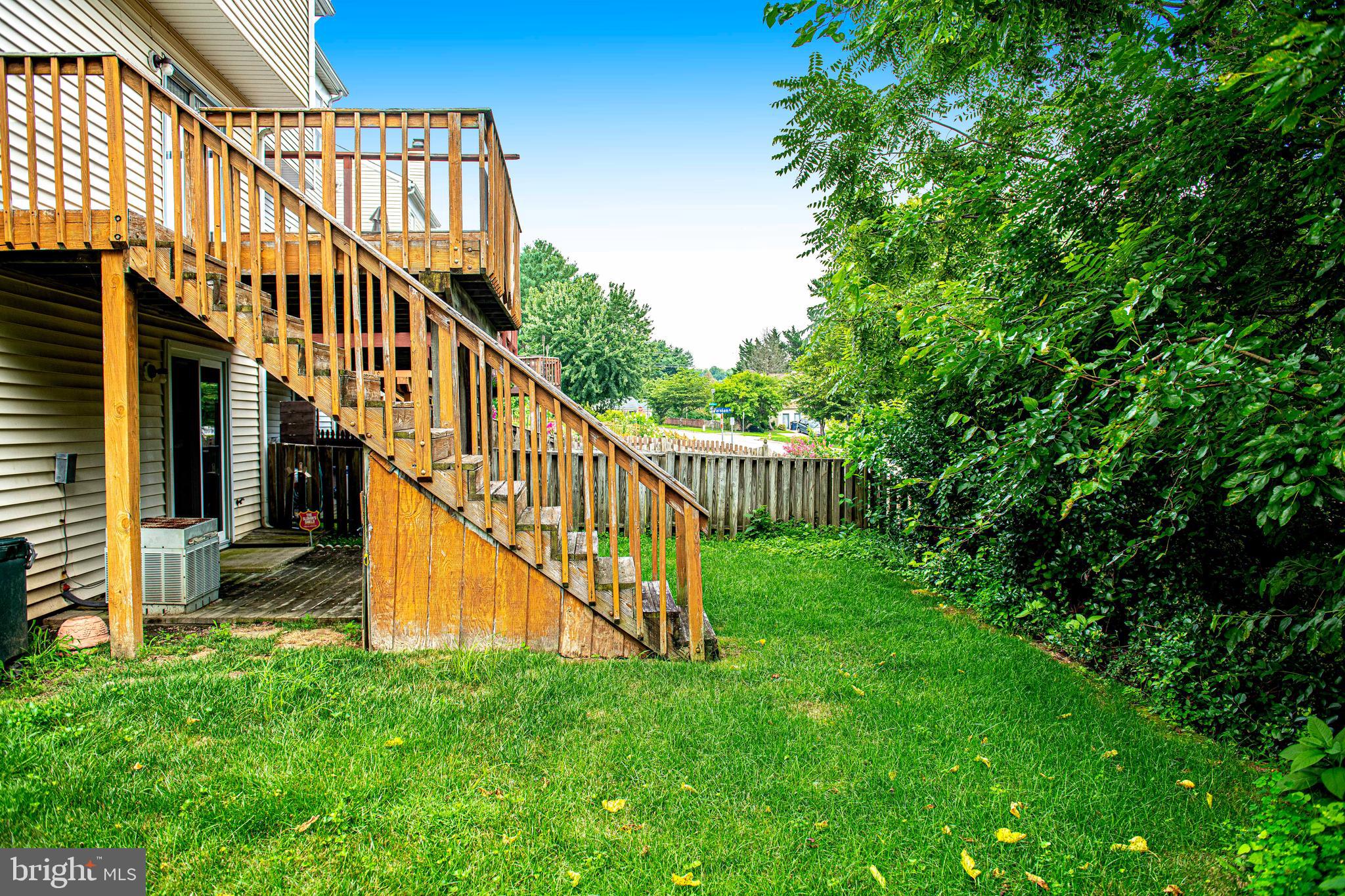 726 FARNHAM PLACE