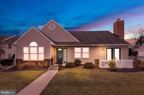 106 HEATHER READING PA 19610