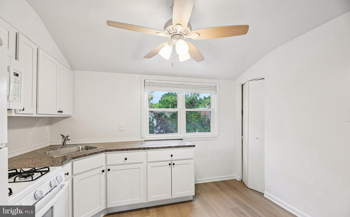 PARKVIEW COURT - Residential Lease