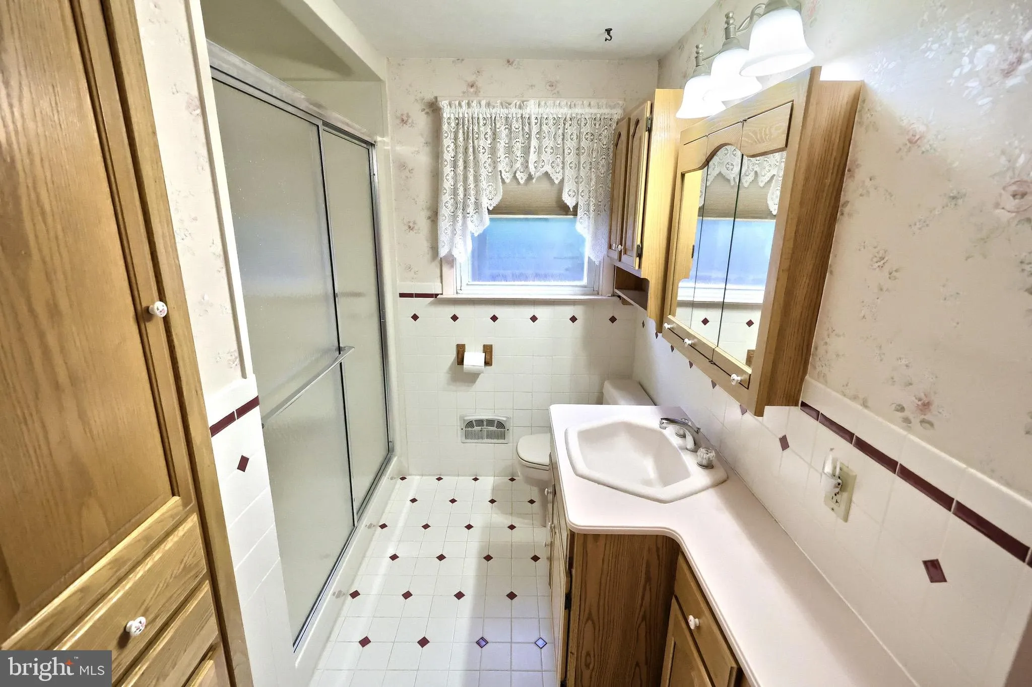 York, Pennsylvania 17403, United States, 3 Bedrooms Bedrooms, ,2 BathroomsBathrooms,Residential,Pending,231719