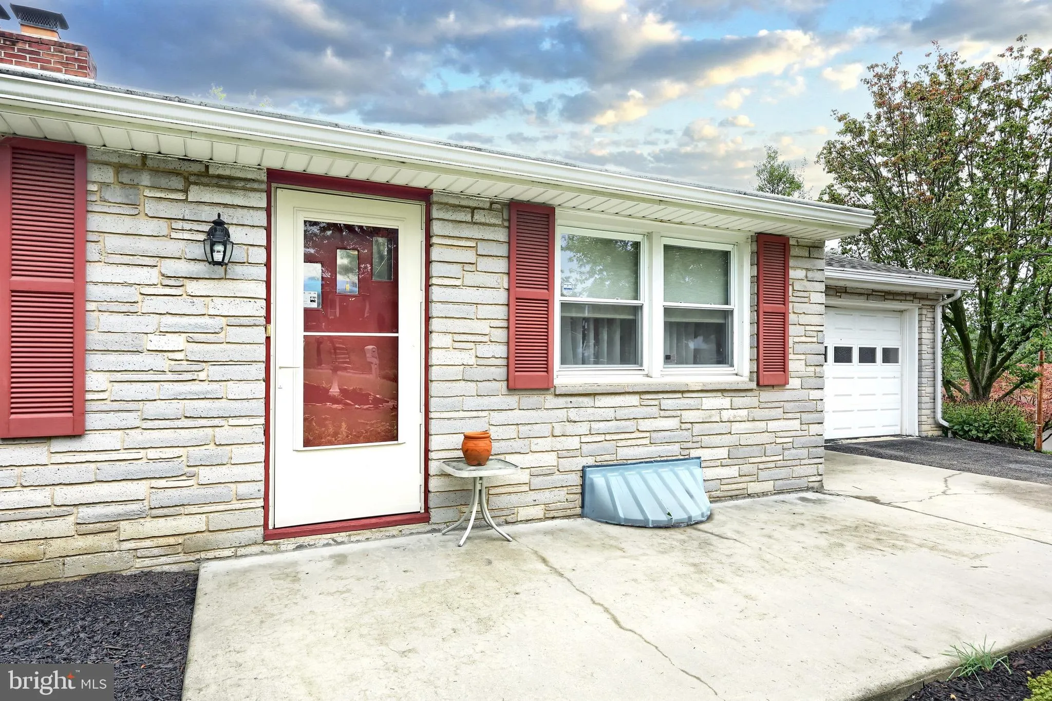 York, Pennsylvania 17403, United States, 3 Bedrooms Bedrooms, ,2 BathroomsBathrooms,Residential,Pending,231719