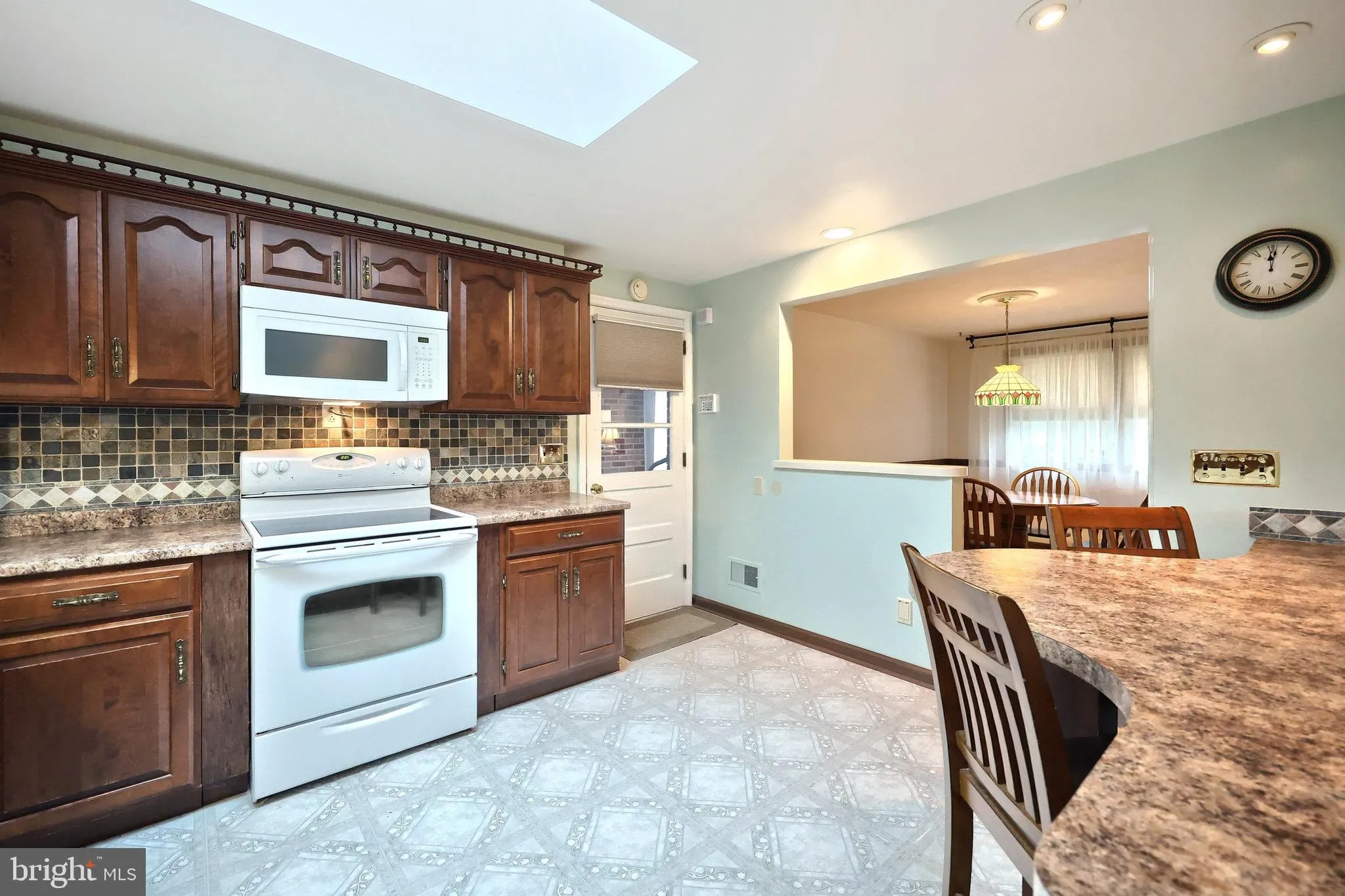 York, Pennsylvania 17403, United States, 3 Bedrooms Bedrooms, ,2 BathroomsBathrooms,Residential,Pending,231719