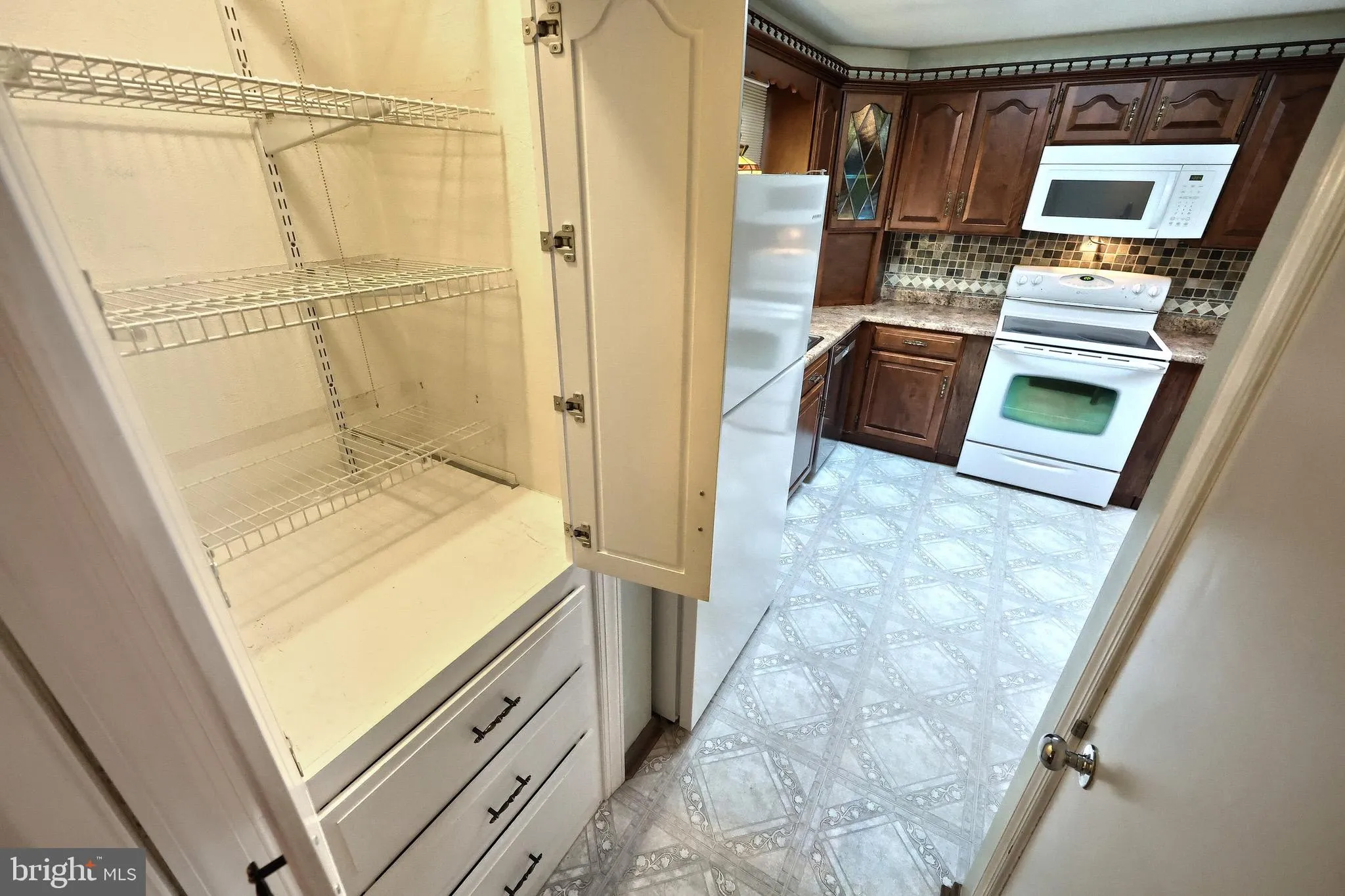 York, Pennsylvania 17403, United States, 3 Bedrooms Bedrooms, ,2 BathroomsBathrooms,Residential,Pending,231719