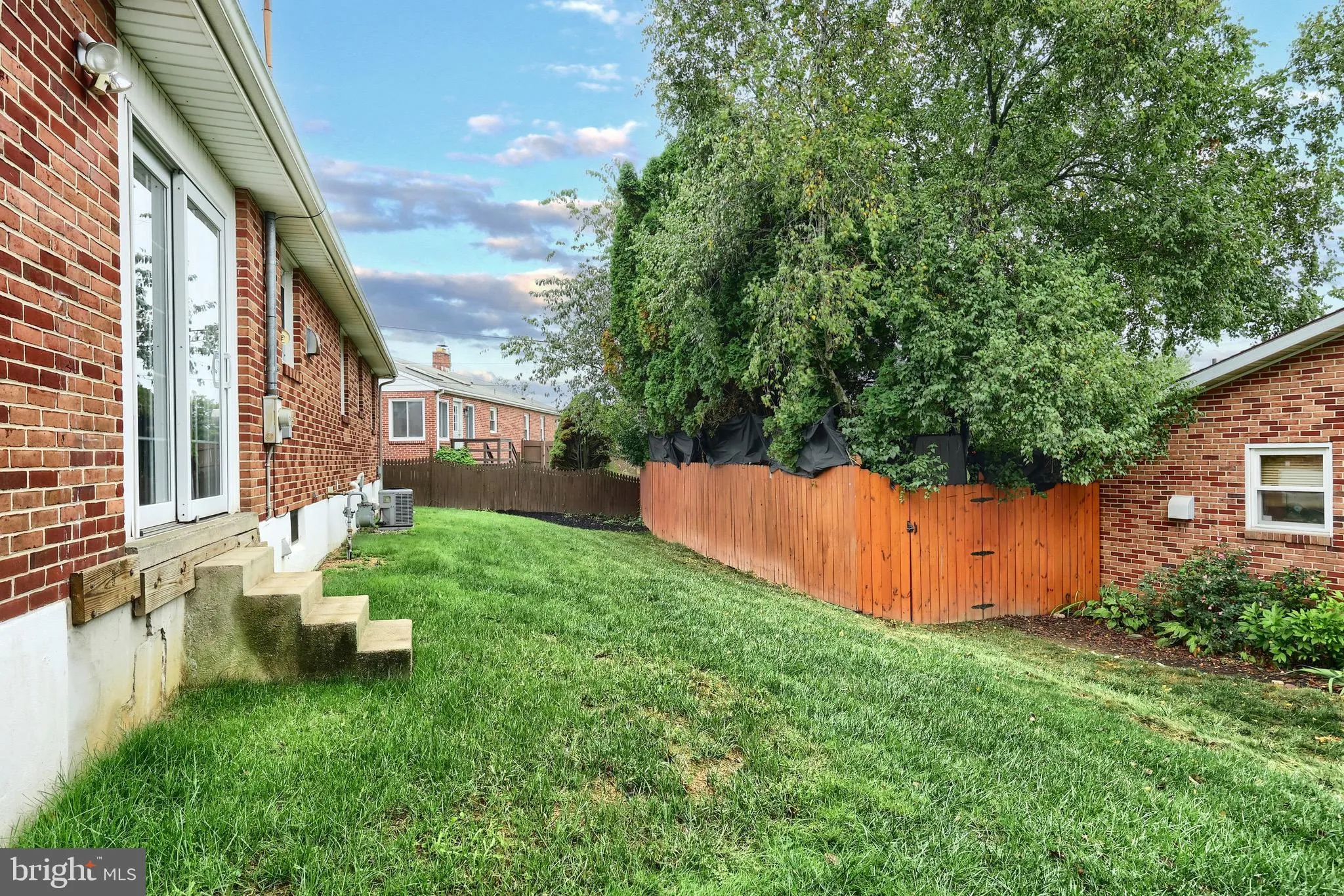 York, Pennsylvania 17403, United States, 3 Bedrooms Bedrooms, ,2 BathroomsBathrooms,Residential,Pending,231719