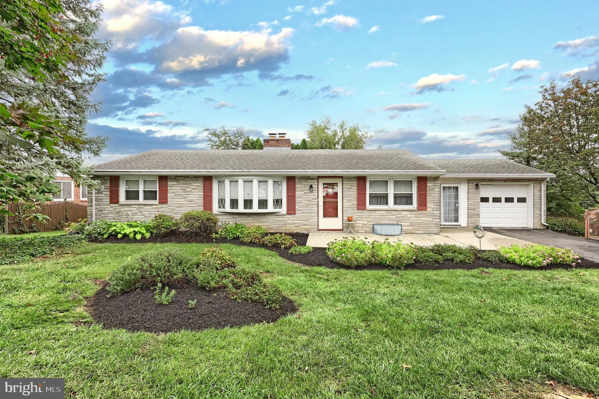 York, Pennsylvania 17403, United States, 3 Bedrooms Bedrooms, ,2 BathroomsBathrooms,Residential,Pending,231719