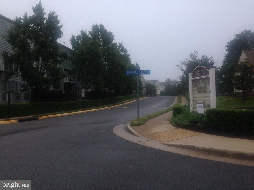 Very nice Condo. HWT 2017,  New Flooring  (May 2018 Carpet and Laminate),  New painting.Club house party room, Gym, swimming pool.5 Minutes to Fort Belvoir/US Army, Lorton  Virginia Railway Express, and Lorton farmer Market10 Minutes to:Workhouse Art Center and Historic Occoquan15 Minutes Franconia Springfield metro Walking distance to schoolswalk to local schools. Pull door handle upward