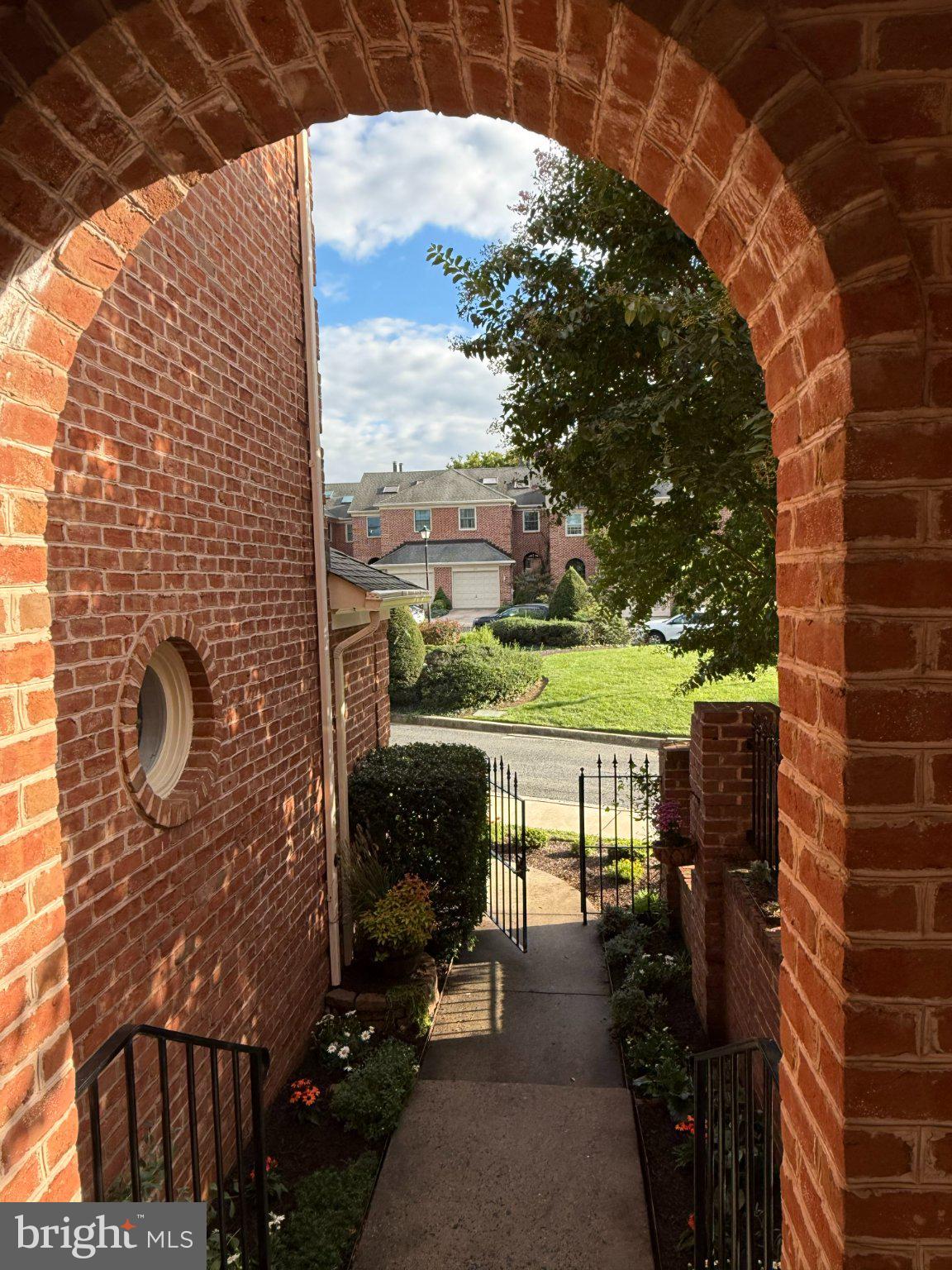 212 WELLINGTON COURT