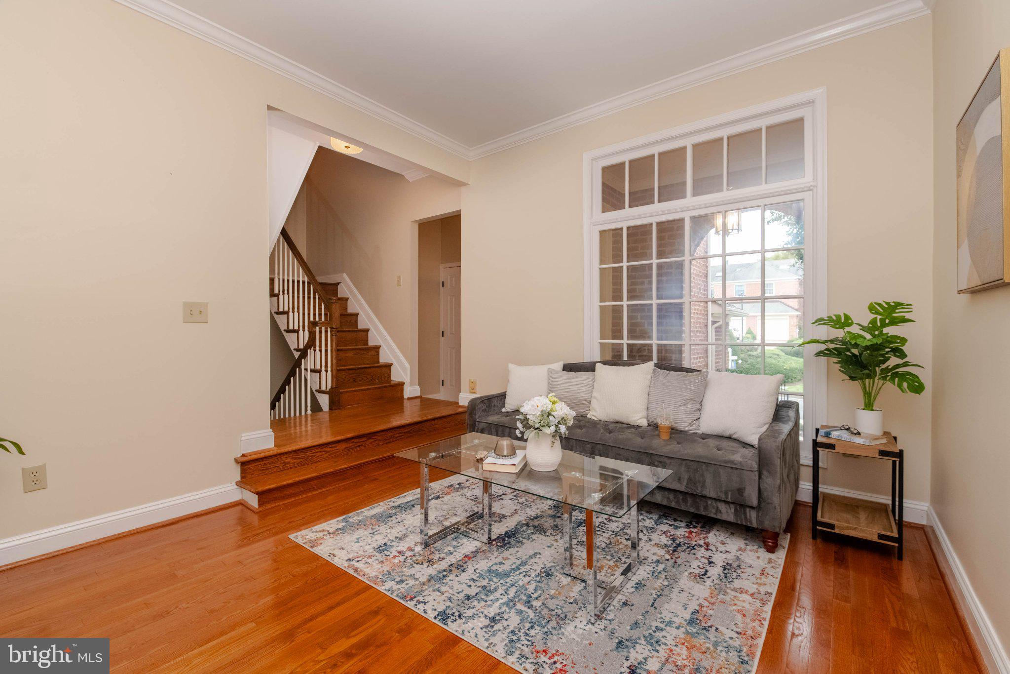 212 WELLINGTON COURT