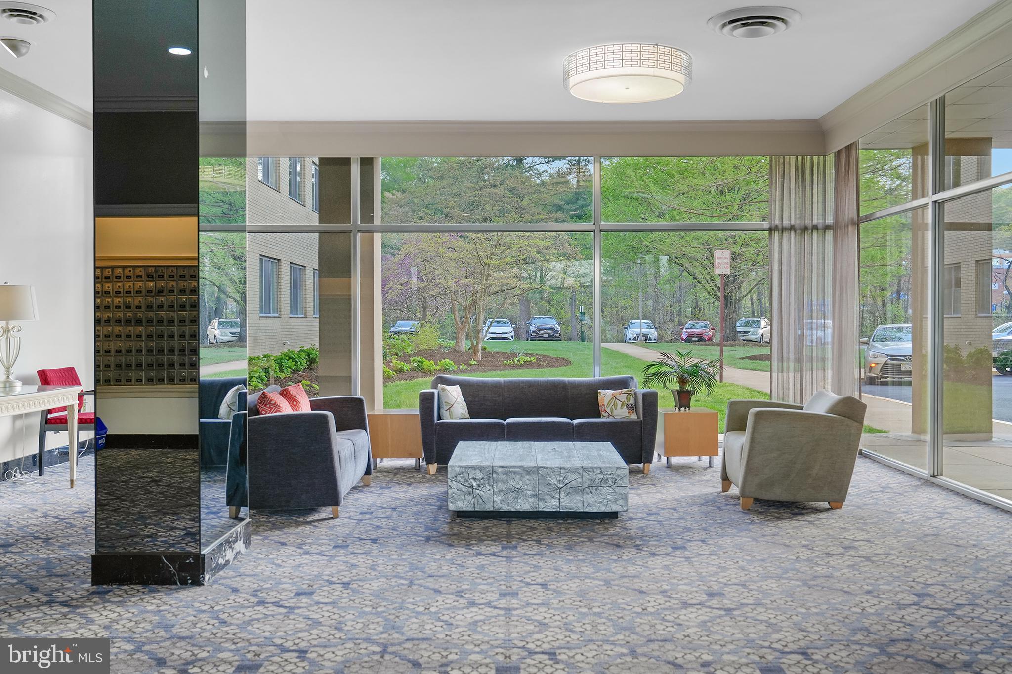 RIVER TOWERS - Residential Lease