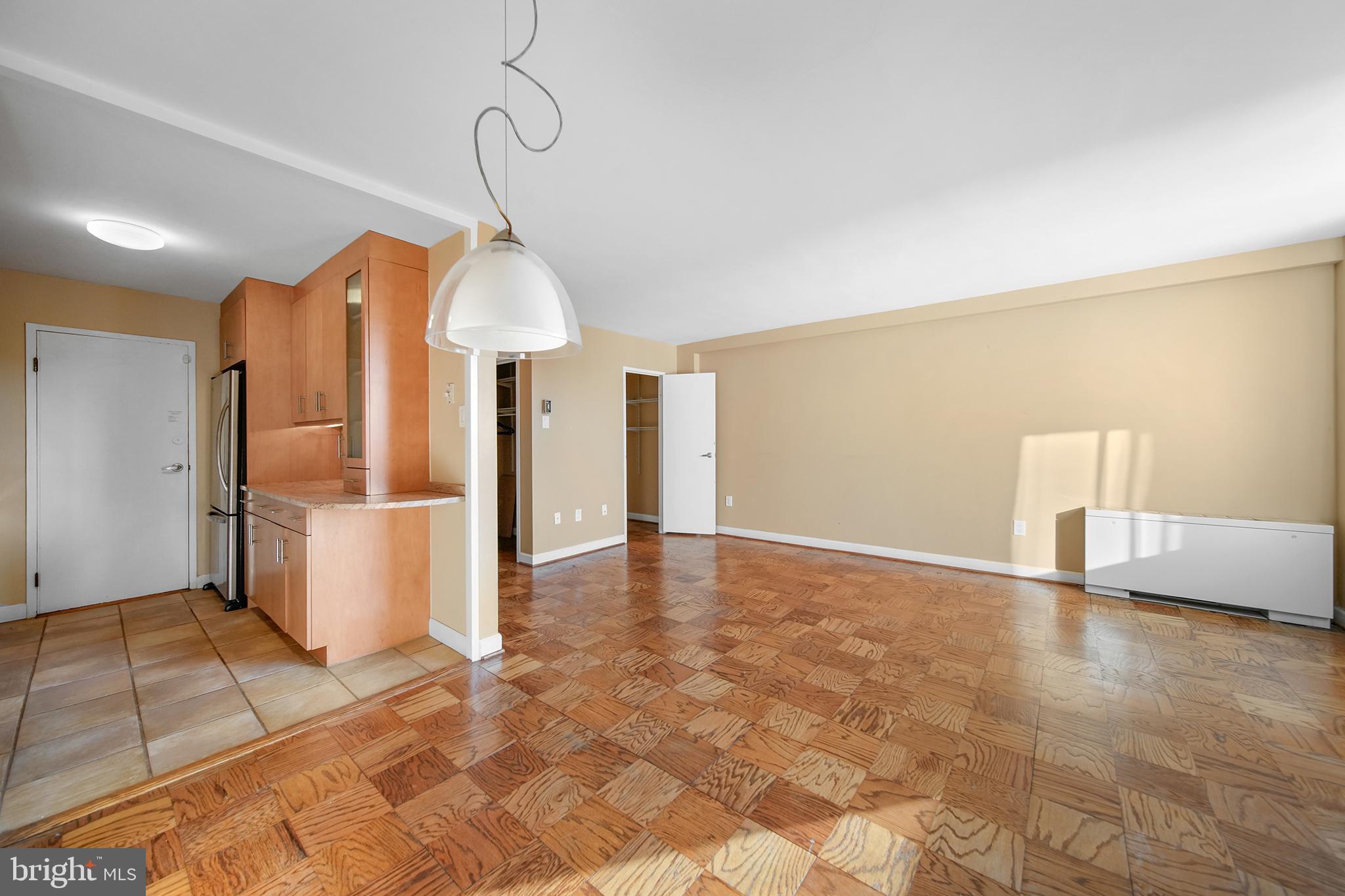 RIVER TOWERS - Residential Lease