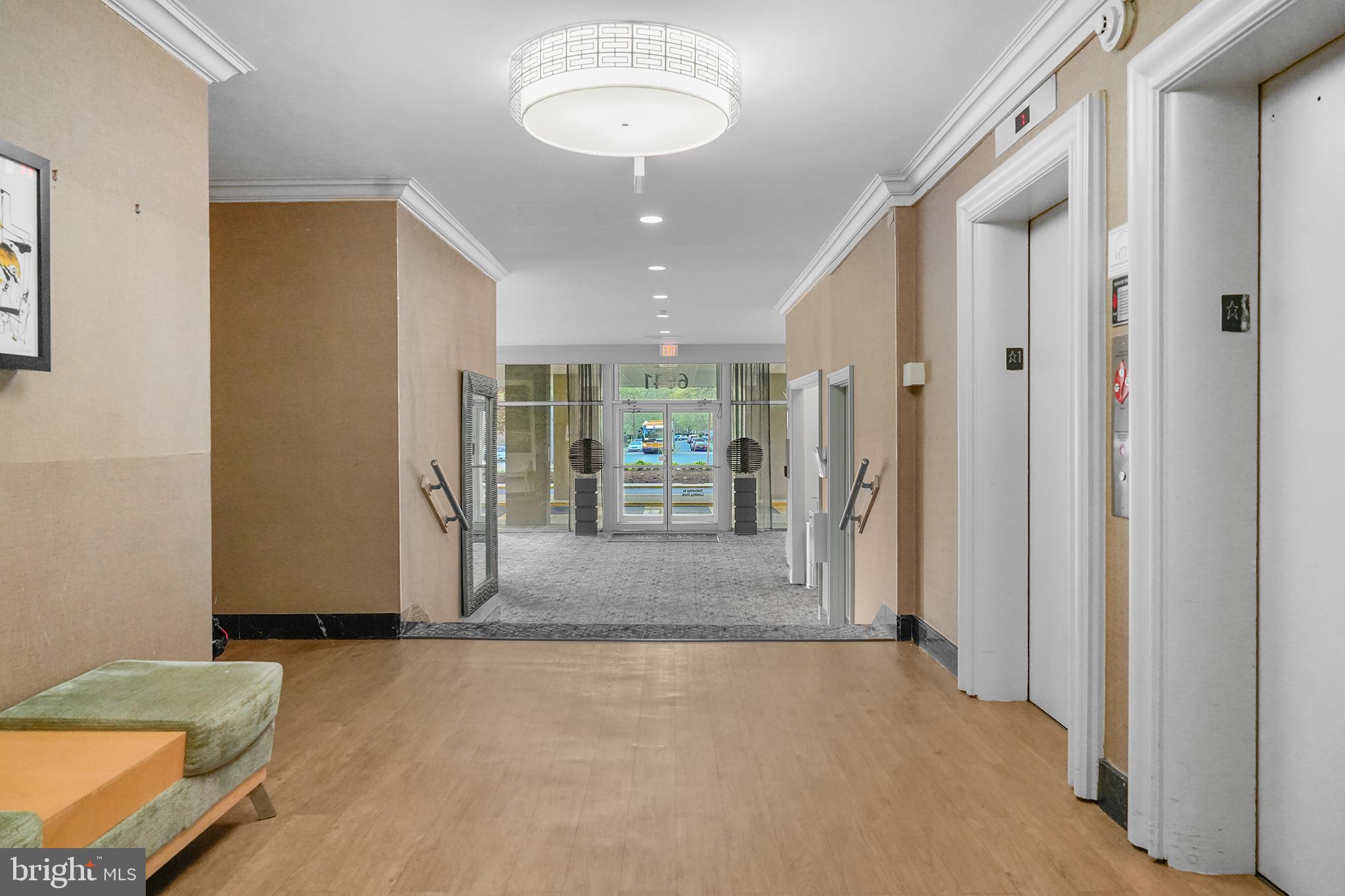 RIVER TOWERS - Residential Lease