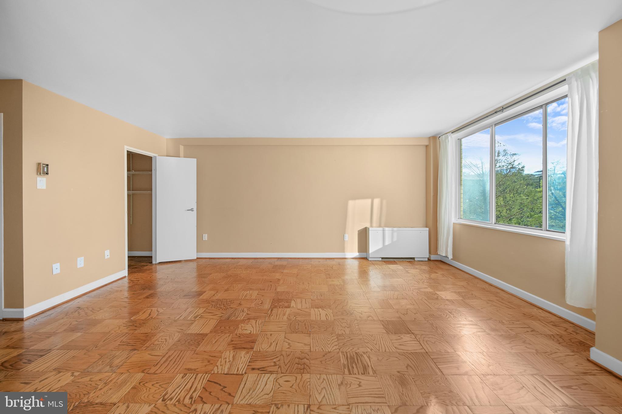 RIVER TOWERS - Residential Lease