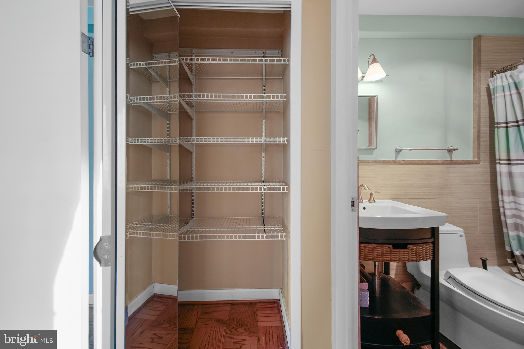 RIVER TOWERS - Residential Lease